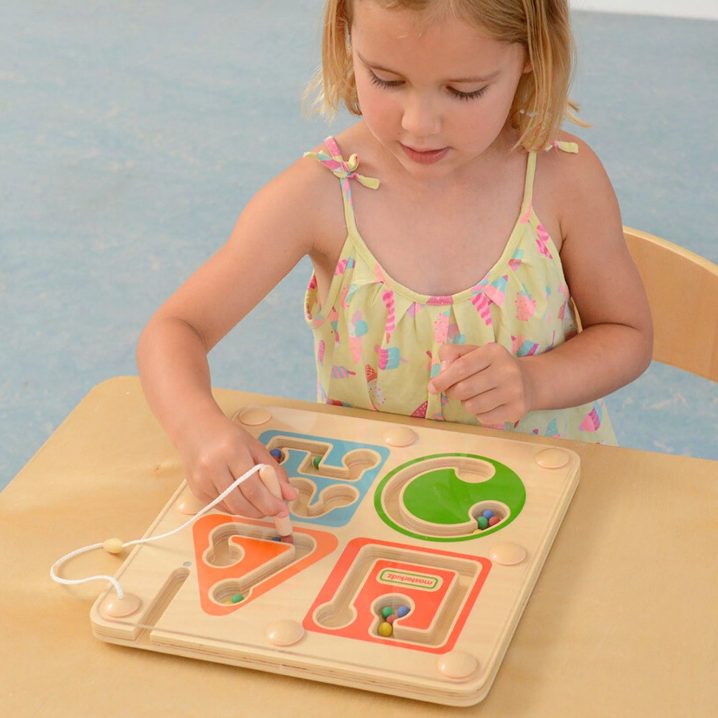 Masterkidz medinis magnetinis labirintas su magnetiniu pieštuku