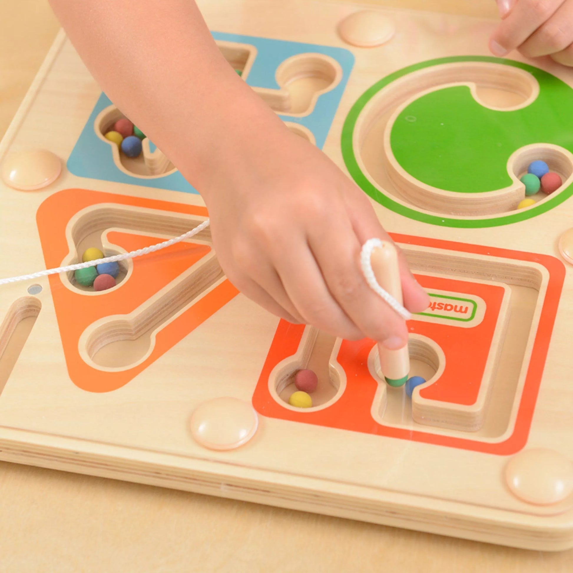 Masterkidz medinis magnetinis labirintas su magnetiniu pieštuku