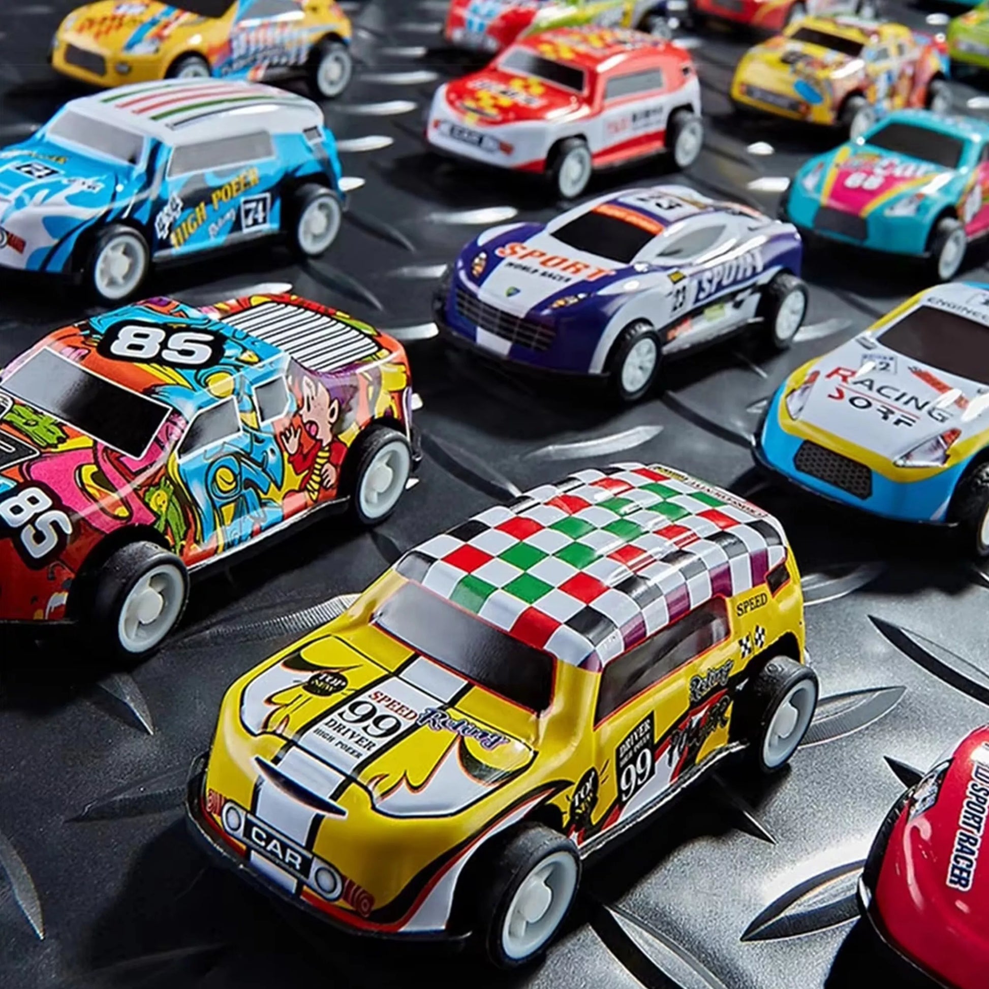 WOOPIE 30 automobilių rinkinys lagamine su žemėlapiu