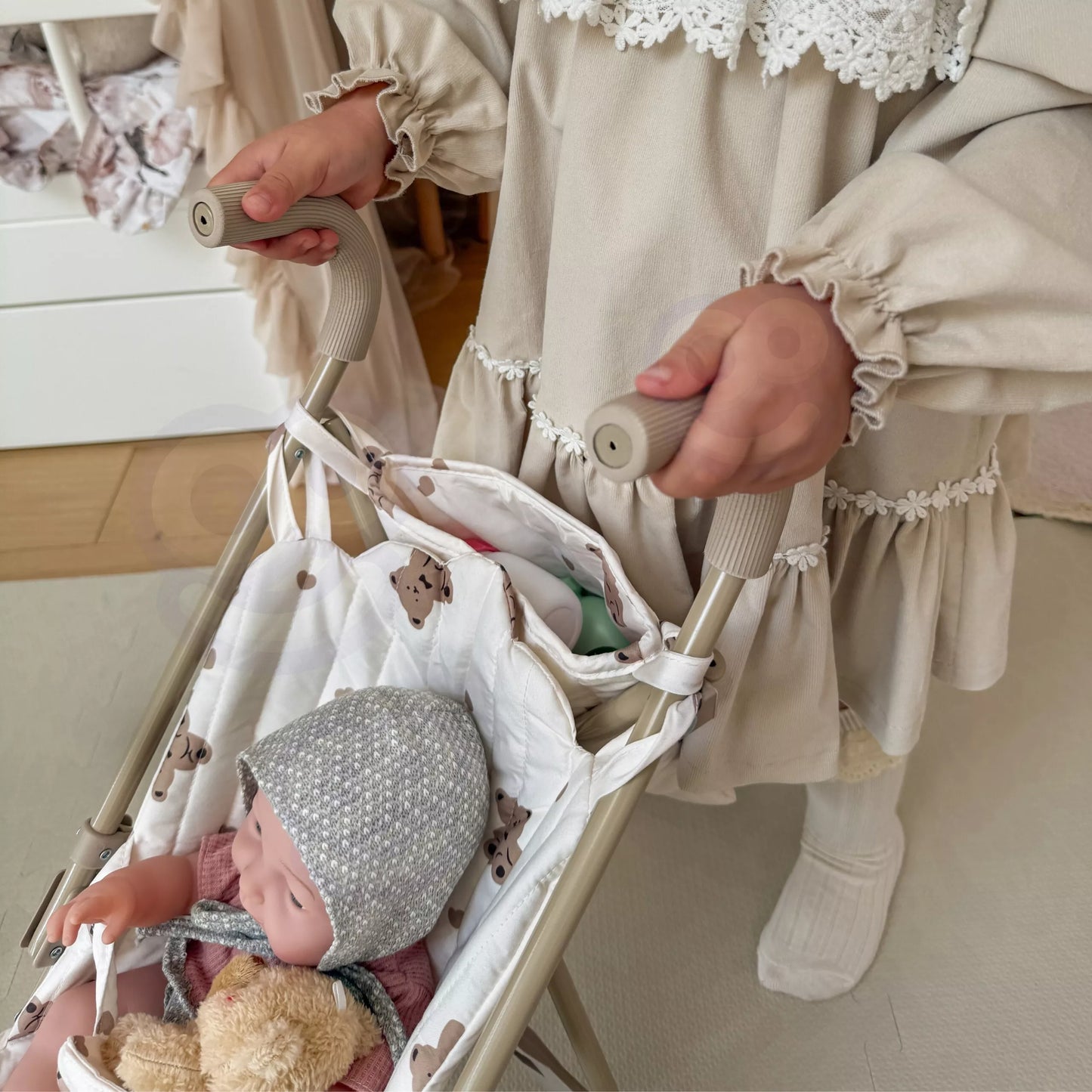 Woopie lengvas sulankstomas lėlių vežimėlis su meškučio raštu