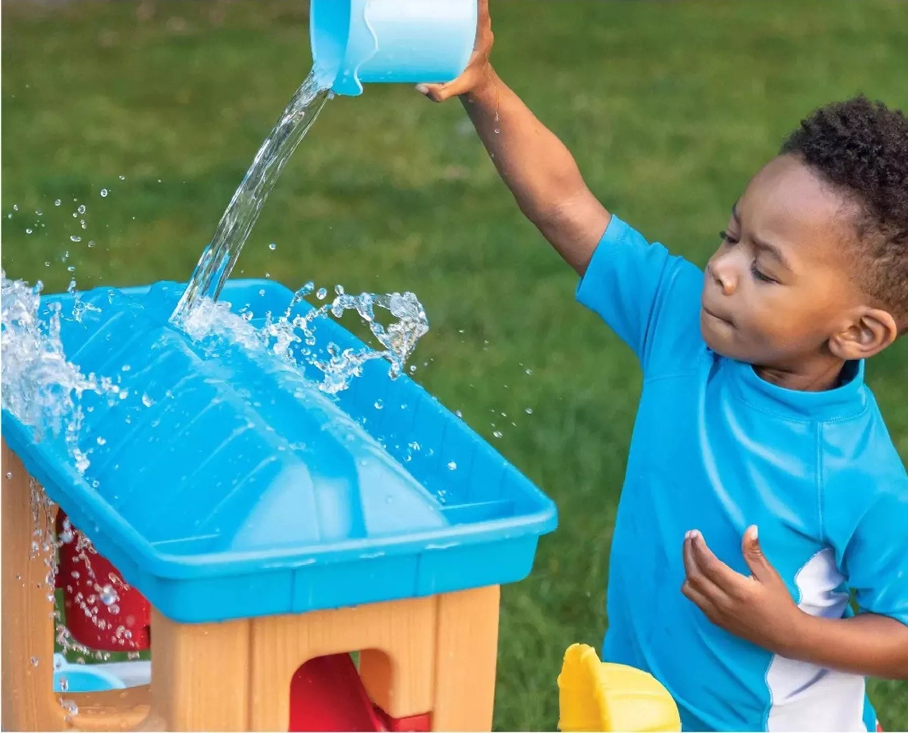 Vandens stalas su lietaus dušu, kibiru ir piltuvu + gyvūnai