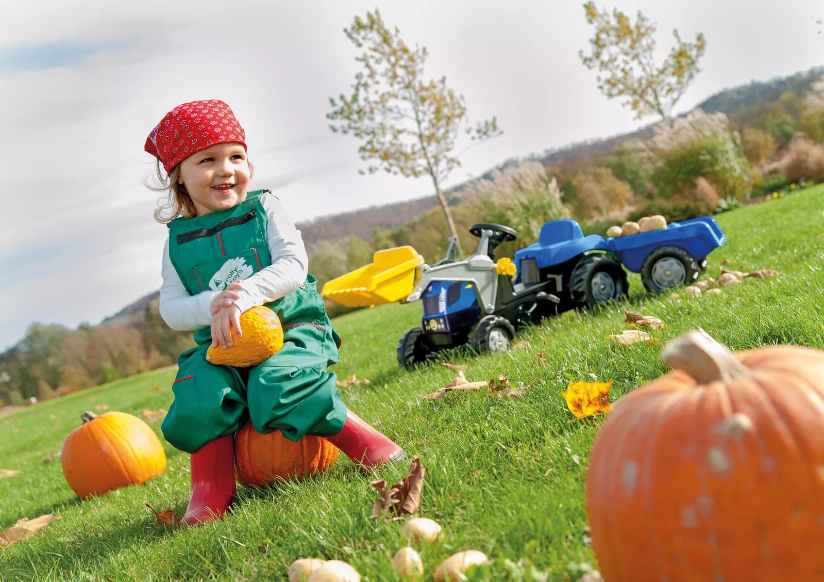 Traktorius su kaušu ir priekaba mėlynas