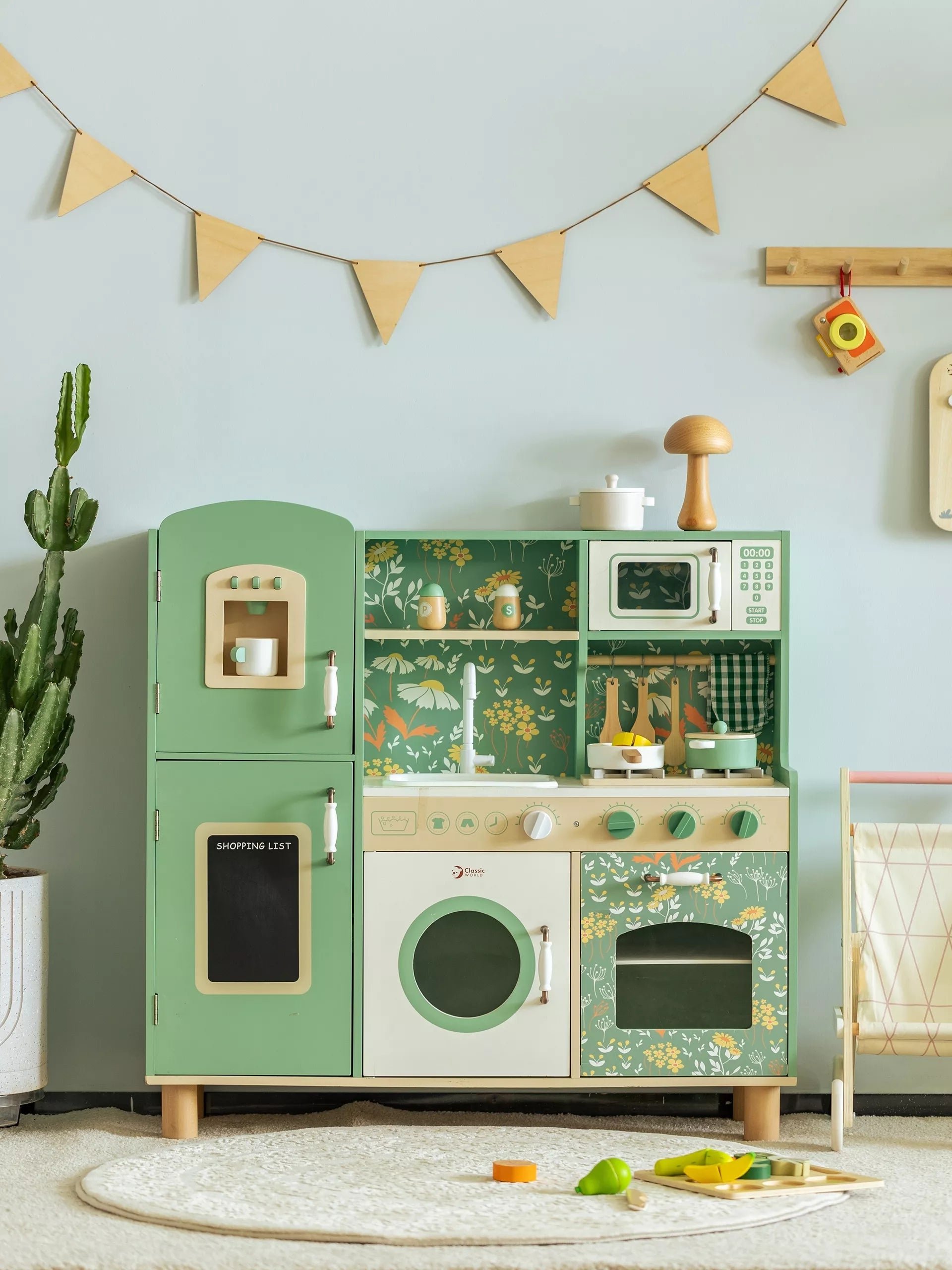 Didelė medinė vintažinė virtuvė vaikams su priedais