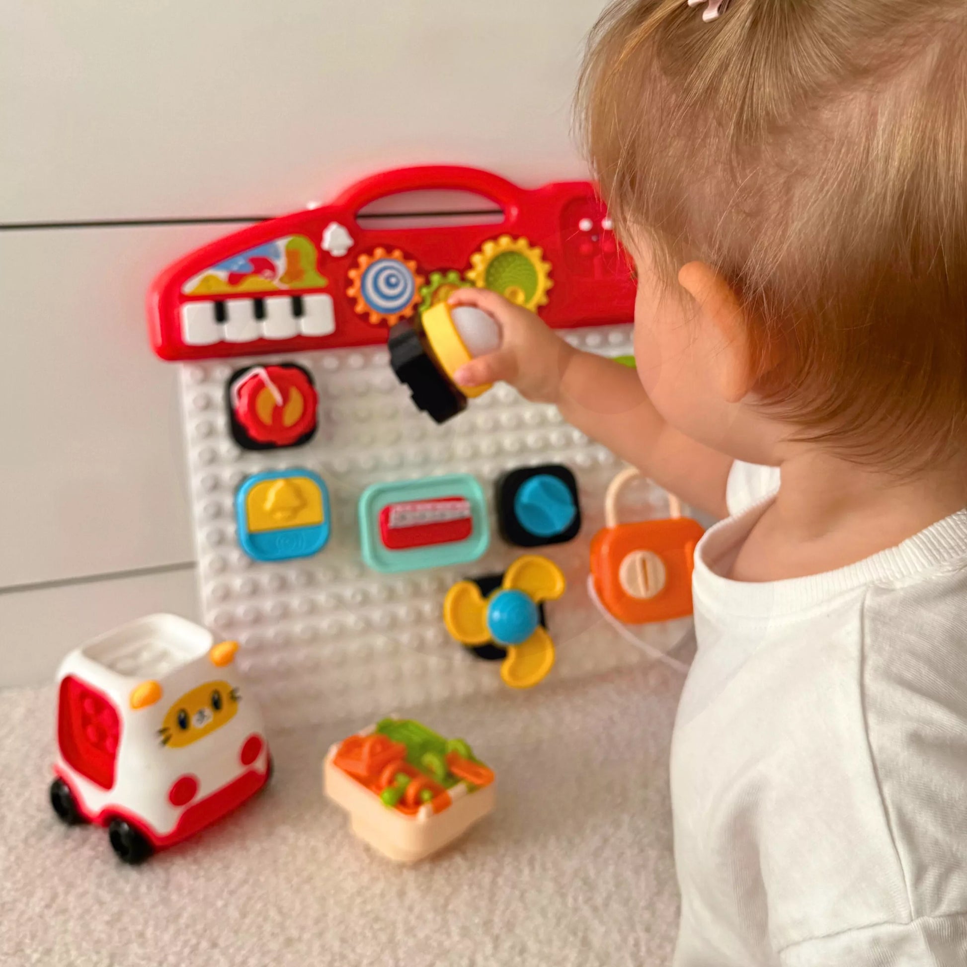 WOOPIE BABY Montessori manipuliacinė lenta – spalvingas veiklų skydelis