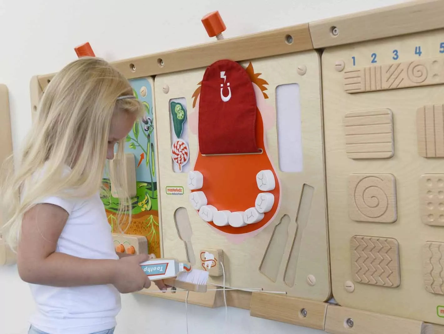 MASTERKIDZ burnos higienos „Flex Montessori“ sieninė sensorinė lenta