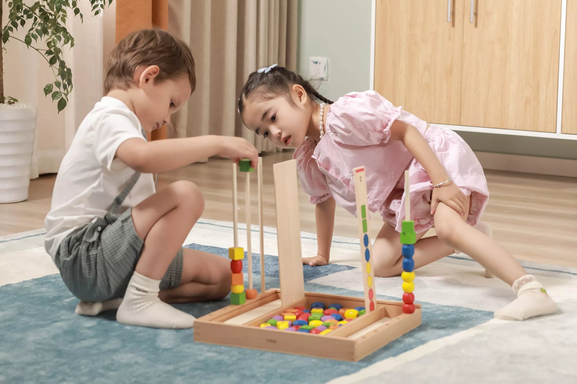 VIGA medinis edukacinis žaidimas „Loginiai karoliukai“ – 104 dalys, Montessori metodas