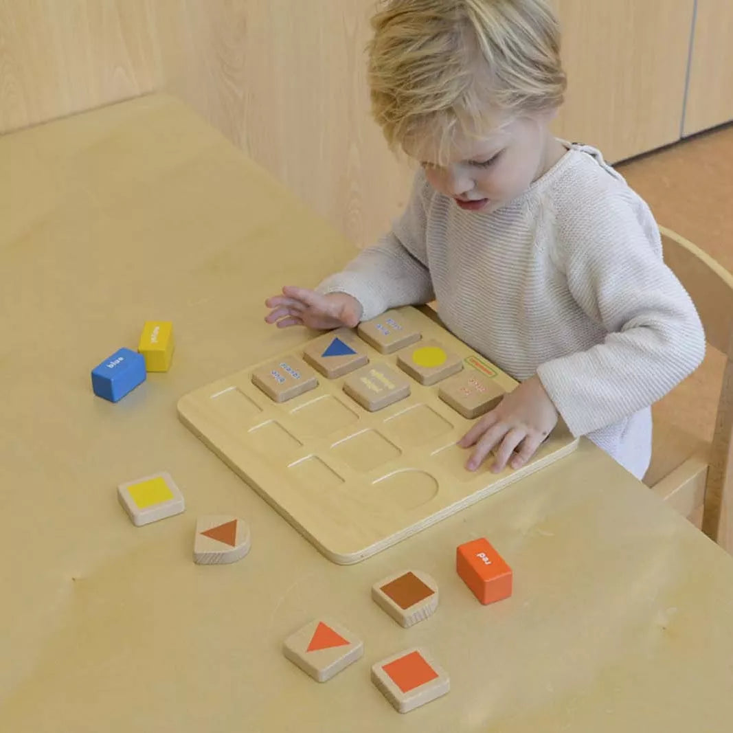 Edukacinis žaidimas formų ir spalvų rušiuotojas