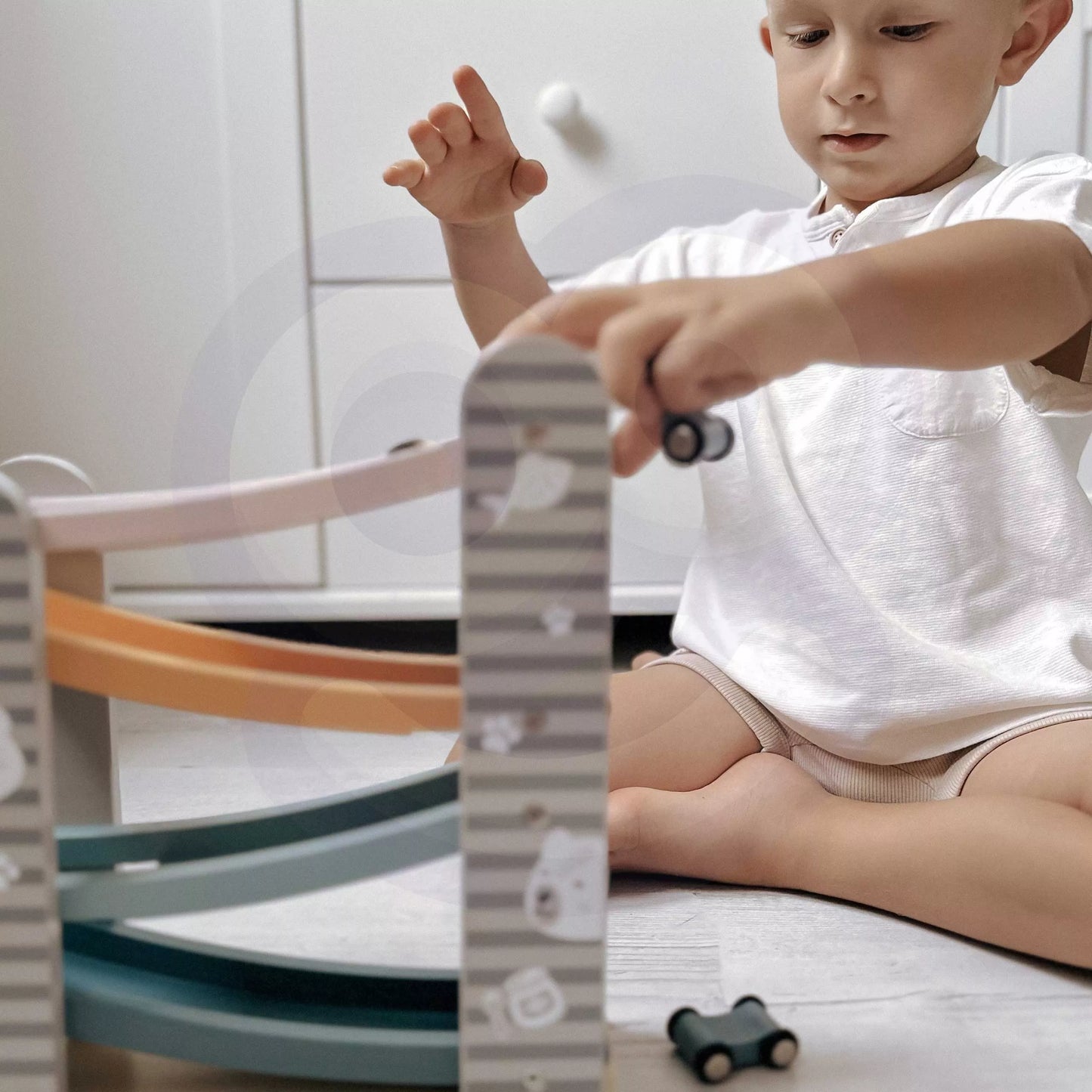 Mediniai nuvažiavimo takeliai automobilių trasai