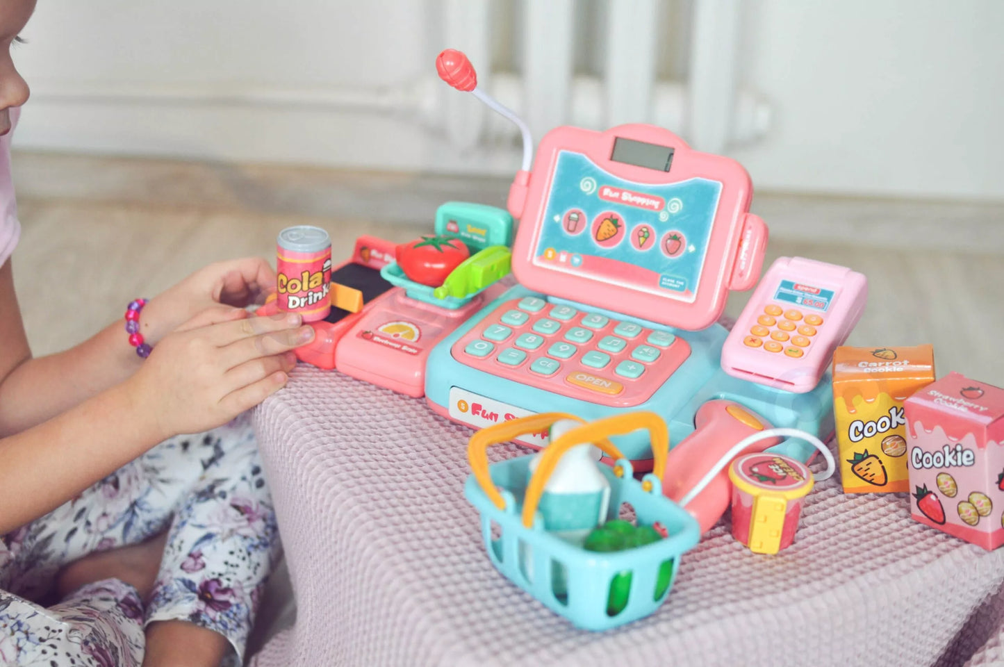 WOOPIE kasos aparatas vaikams, skeneris, svarstyklės, mikrofonas + 24 priedai.