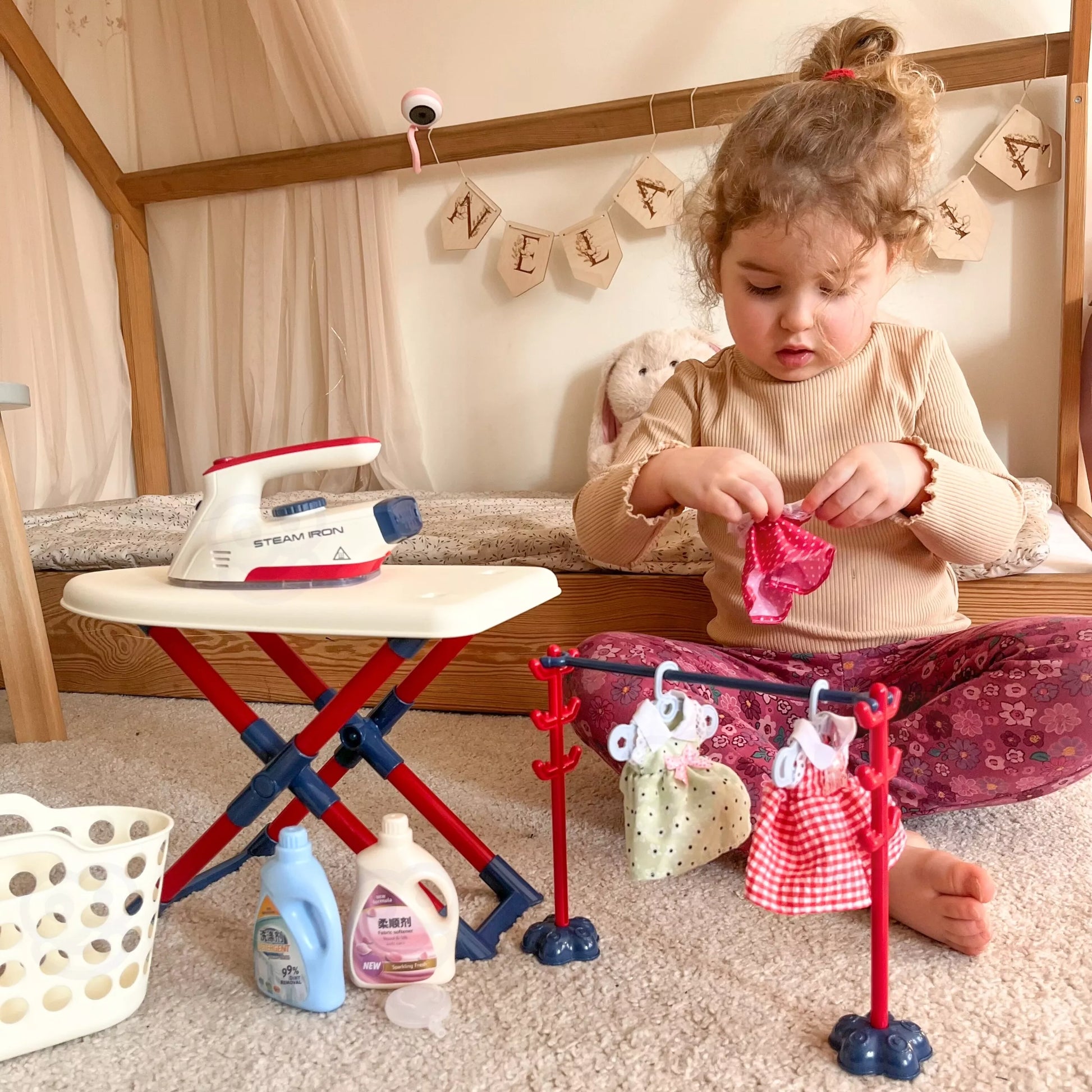 WOOPIE XXL lyginimo lentų rinkinys su lygintuvu, pakaba, skalbinių krepšiu ir drabužiais, 14 vnt.