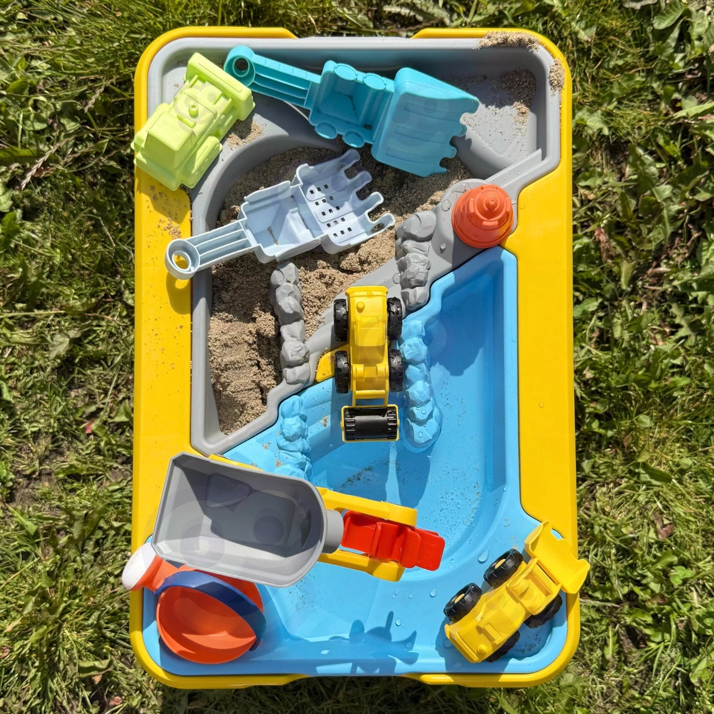 WOOPIE vandens stalas 2 viename smėlio dėžė statybvietė + 4 automobiliai 12 vnt.