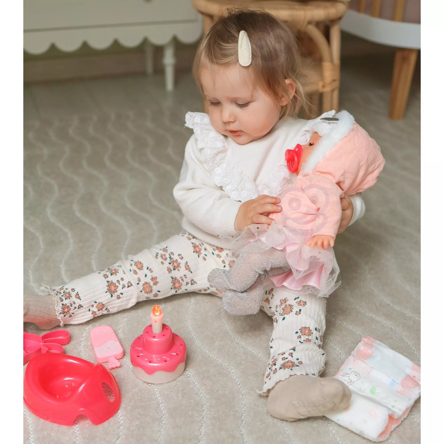 WOOPIE ROYAL Interaktyvi lėlė Mažosios Sofijos gimtadienis 35 cm + priedai