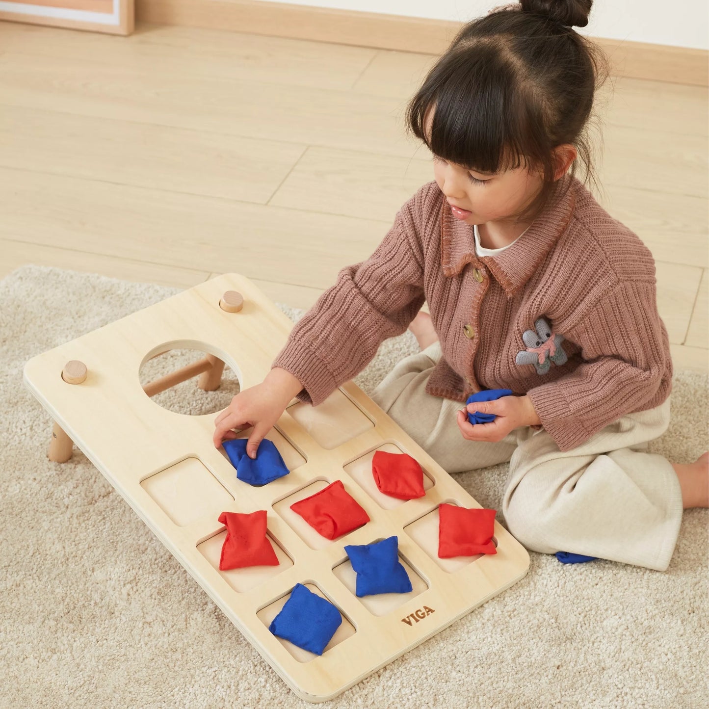 Viga 2 viename įgūdžių žaidimas „Kryžiukai-nuliukai“ + „Kukurūzų skylė“ – mesk į taikinį