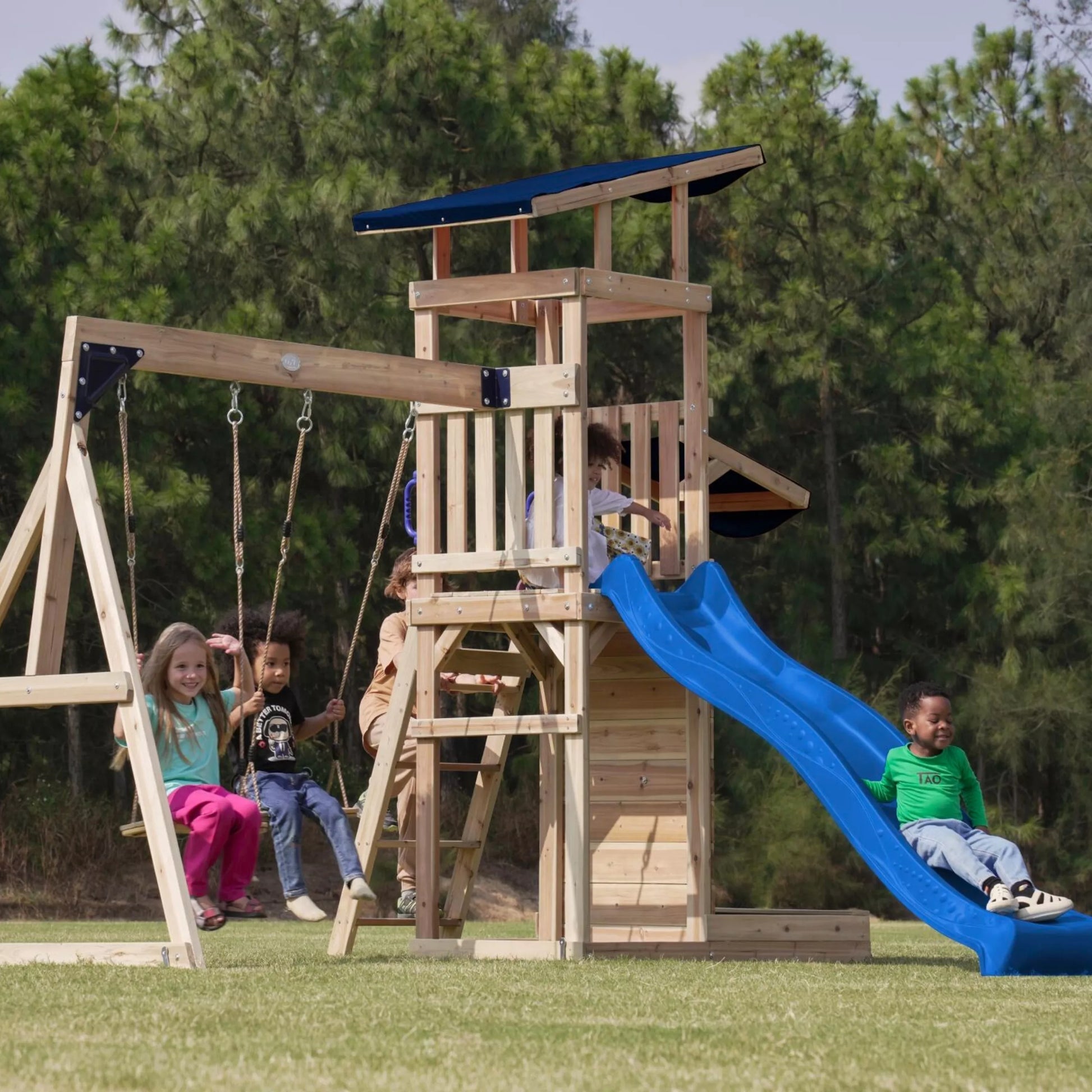 AXI medinės didelės žaidimų aikštelės sūpynės, čiuožykla ir smėlio dėžė