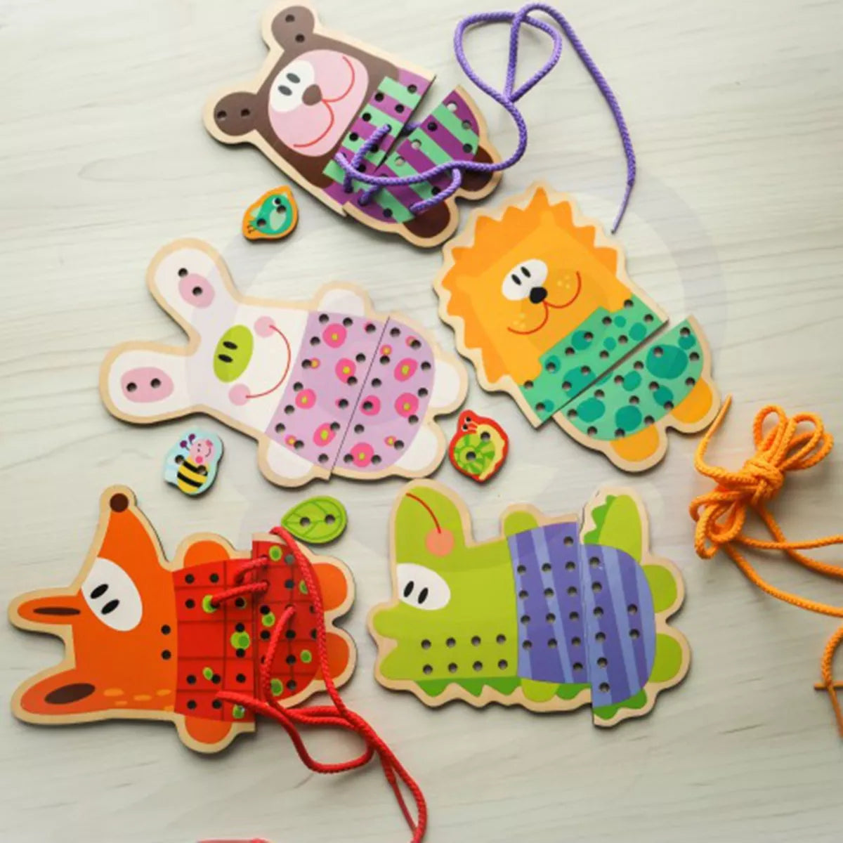 WOOPIE GREEN mediniai nėriniai 5 viename gyvūnai siūlams vėrti