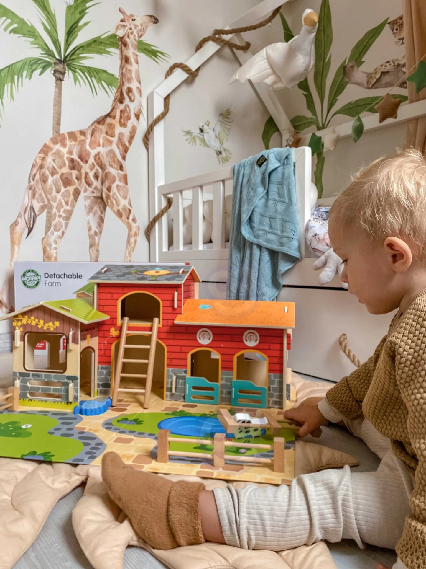 WOOPIE GREEN „Mega ūkis“ gyvūnų figūrėlių rinkinys su tvartu – karvidė ir vištidė