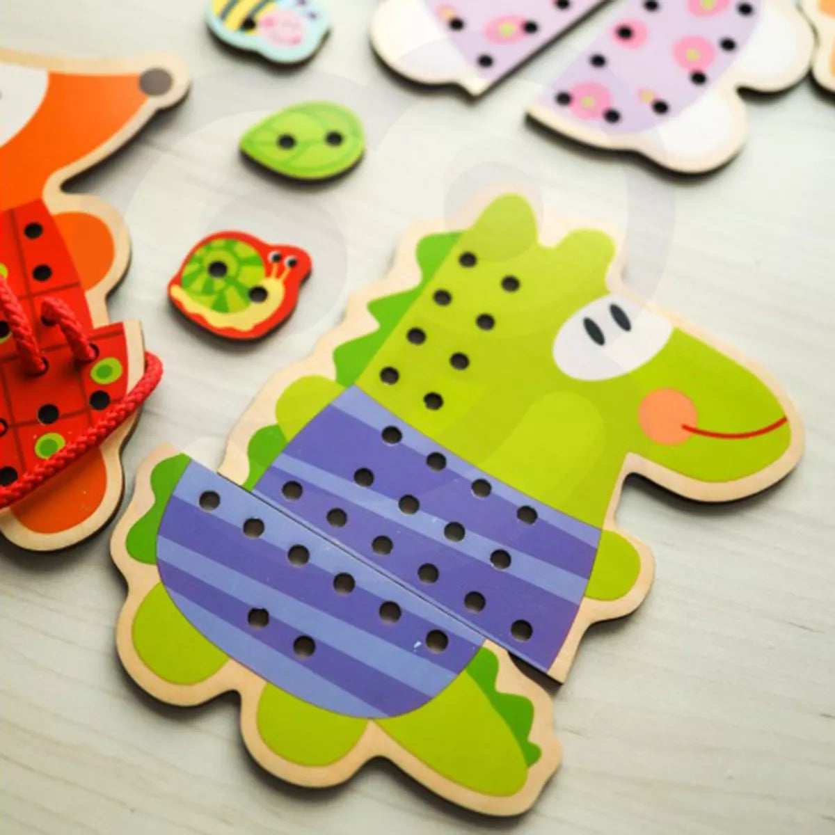 WOOPIE GREEN mediniai nėriniai 5 viename gyvūnai siūlams vėrti