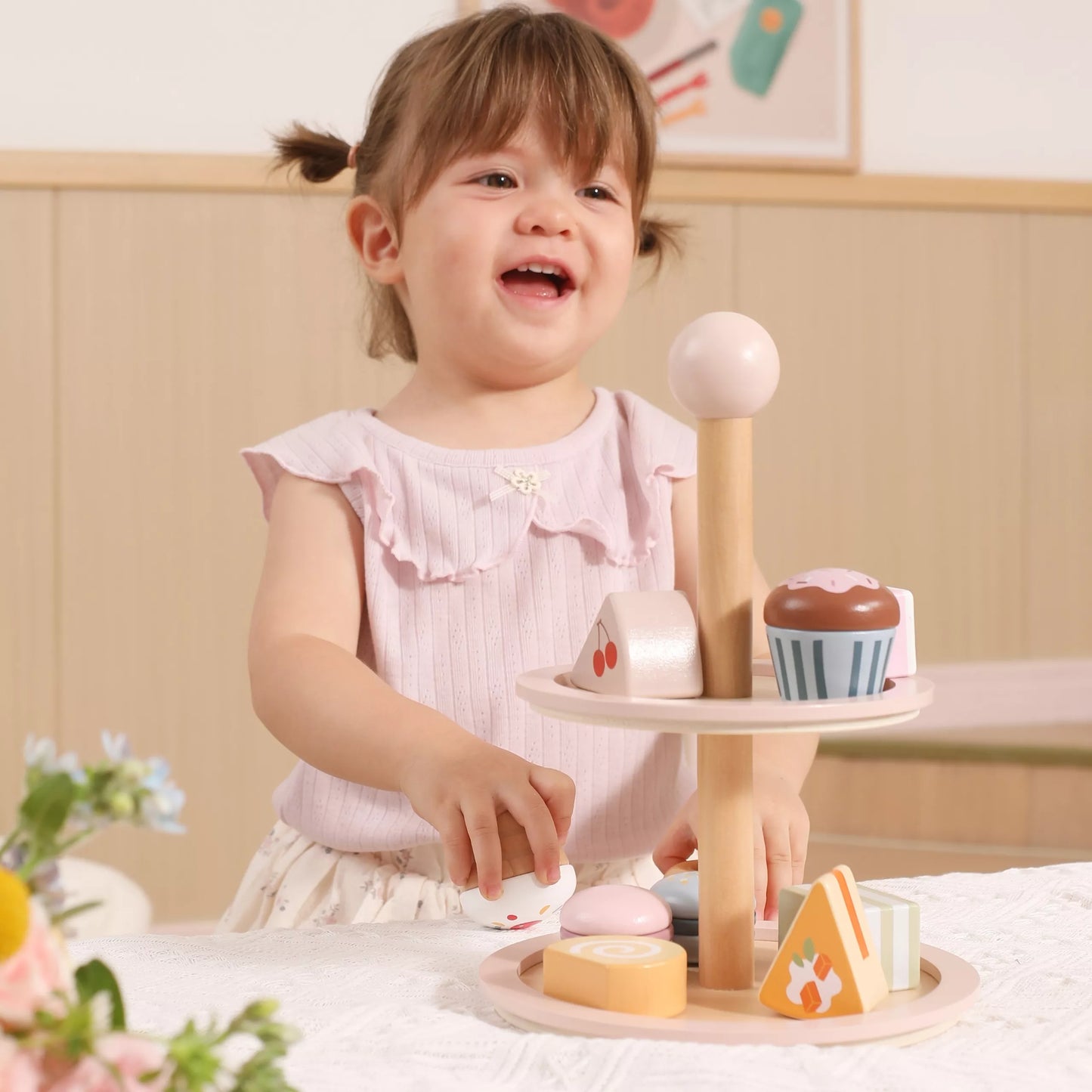 VIGA medinis tortų stovas su priedais