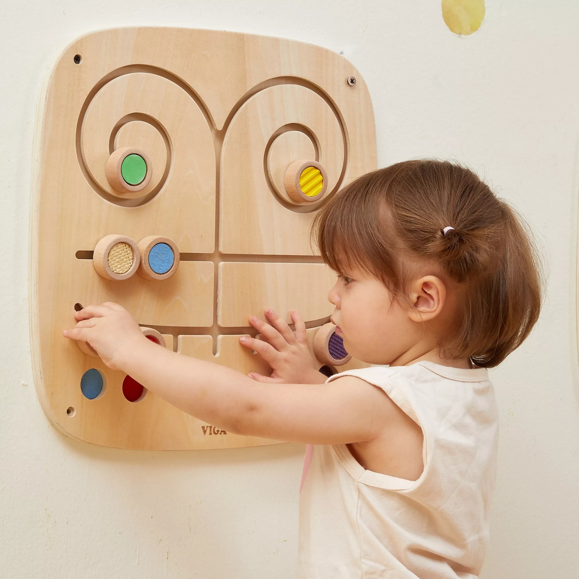 VIGA medinis manipuliacinis sensorinis labirintas, lietimo ir rungtynių lenta