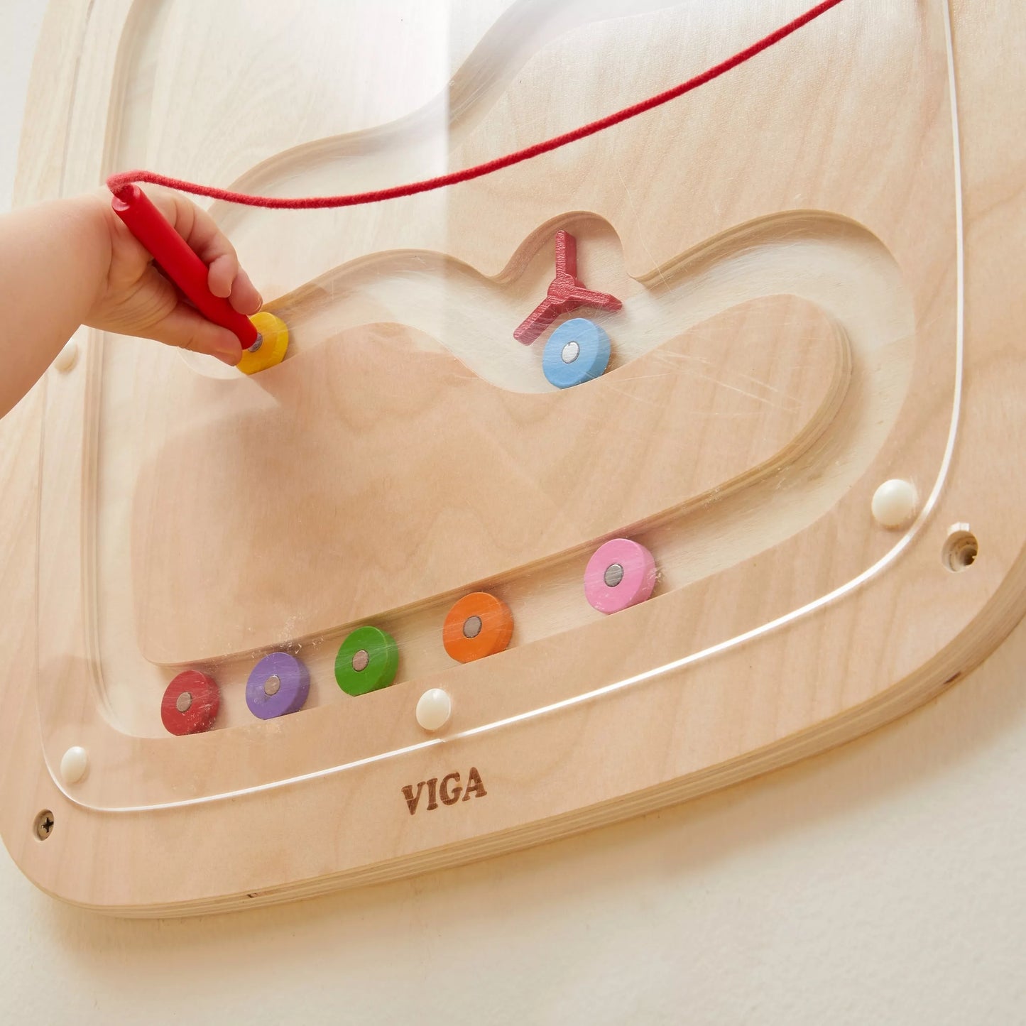 VIGA medinė sensorinė manipuliavimo lenta „Gravitacinė tėkmė“