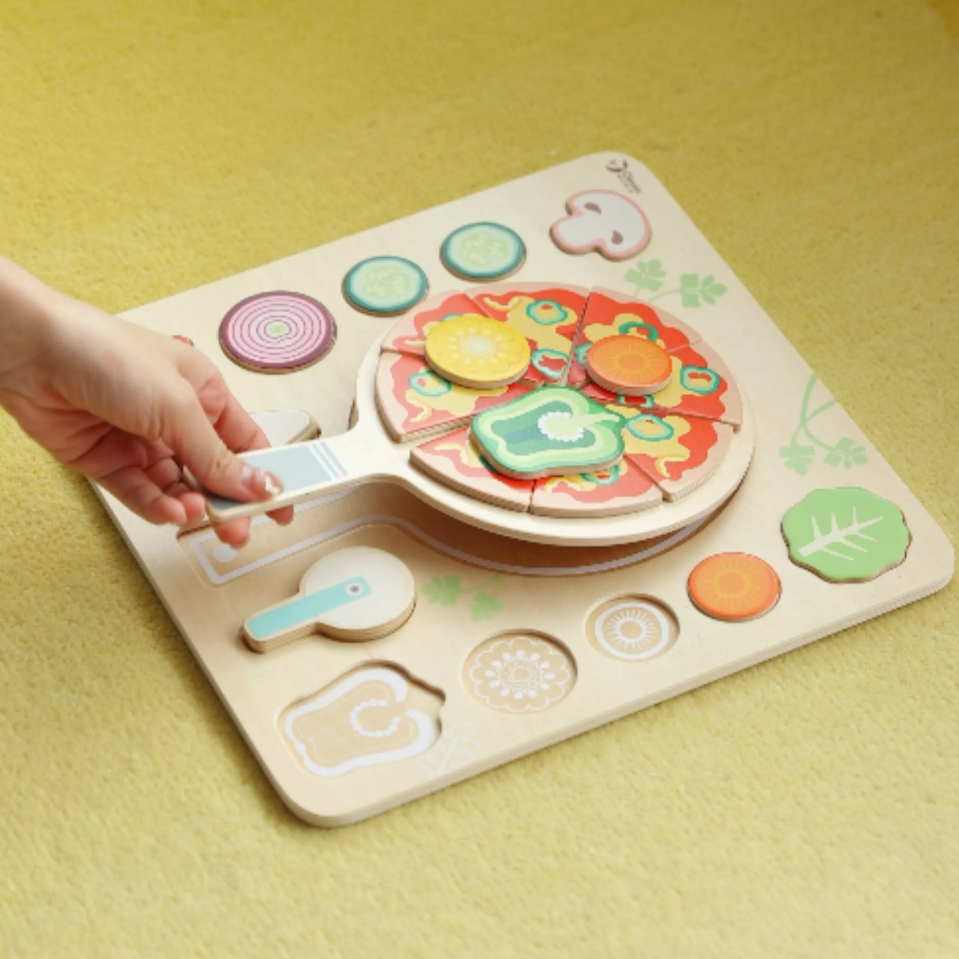 Medinė dėlionė „Pizza Puzzle Board“ su ingredientais (22 vnt.)