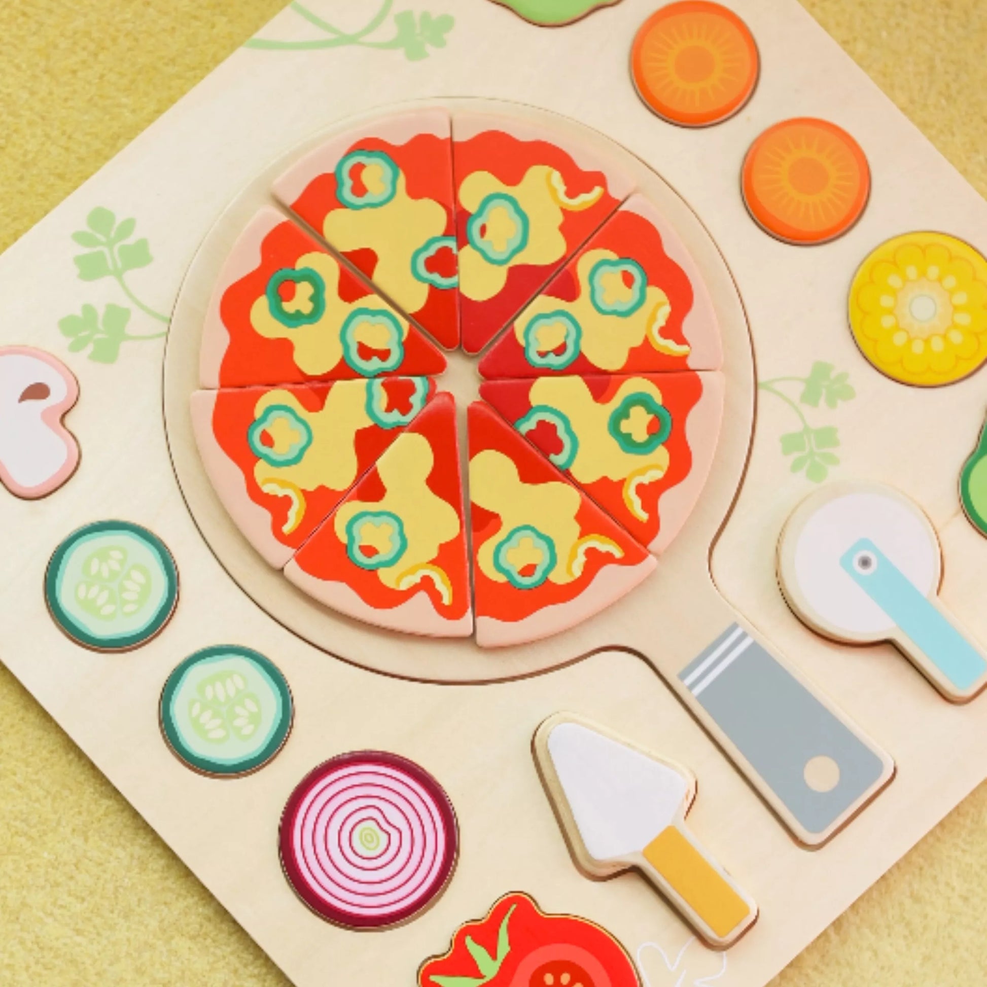 Medinė dėlionė „Pizza Puzzle Board“ su ingredientais (22 vnt.)