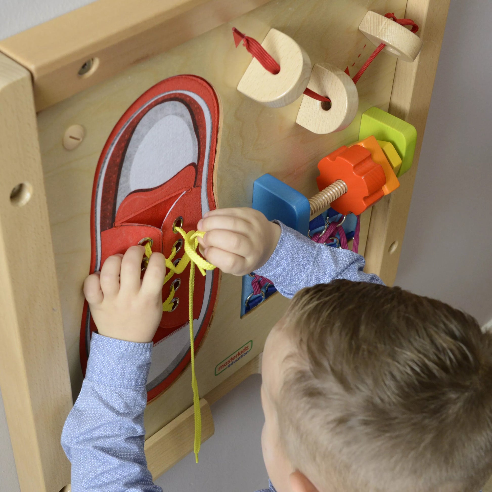 Masterkidz edukacinė veiklų lenta – rišimo, veržimo ir motorikos lavinimo stotelė
