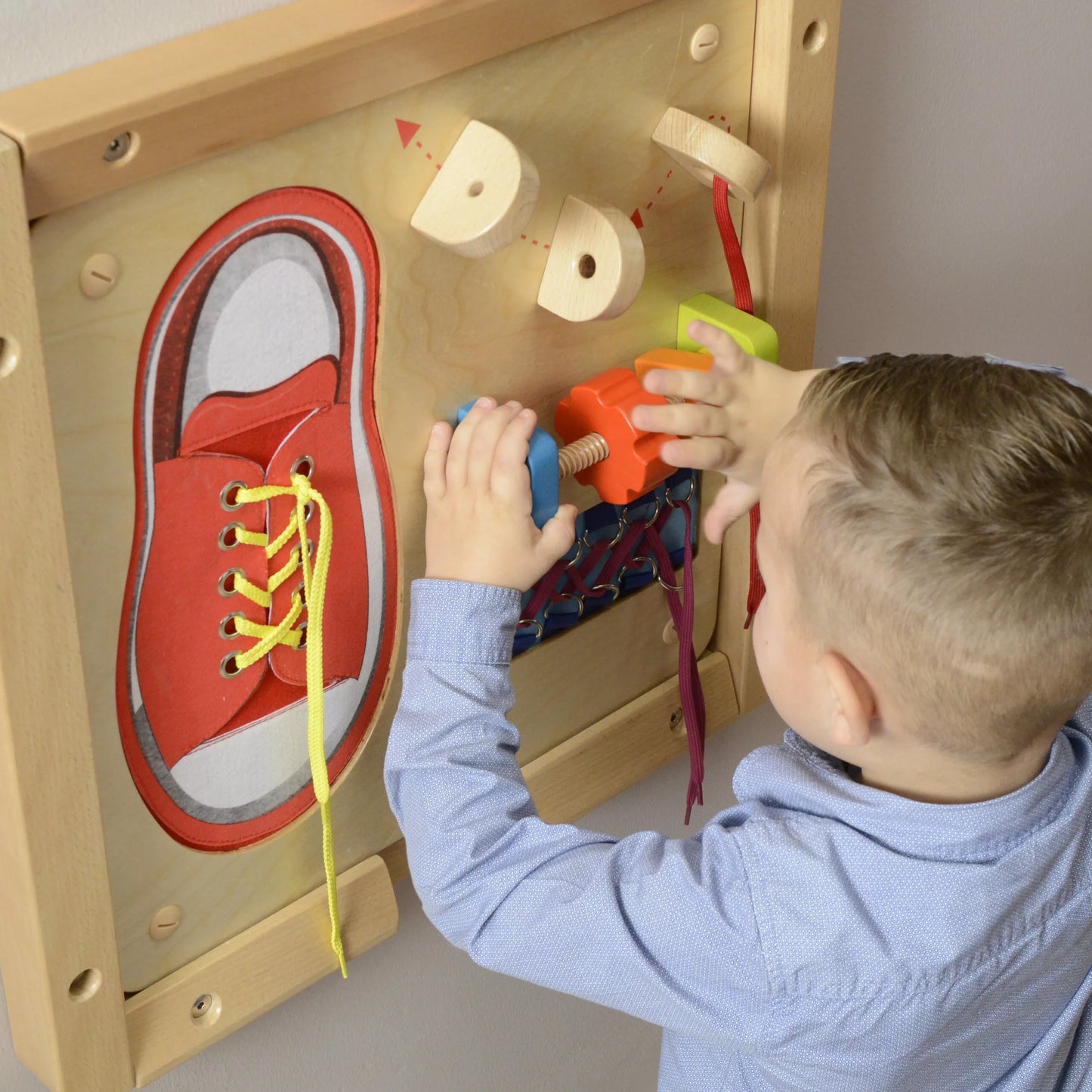 Masterkidz edukacinė veiklų lenta – rišimo, veržimo ir motorikos lavinimo stotelė
