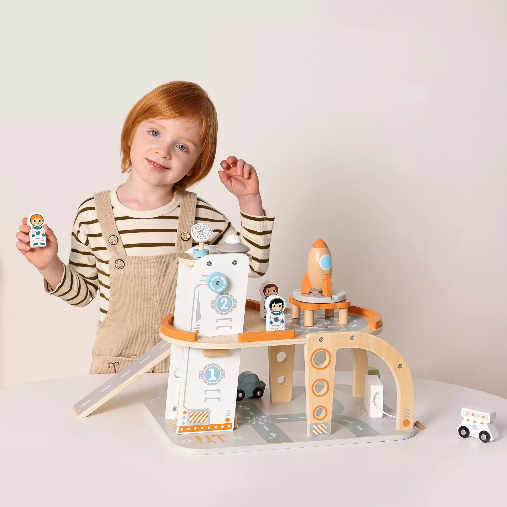 TOOKY TOY medinė automobilių stovėjimo aikštelė