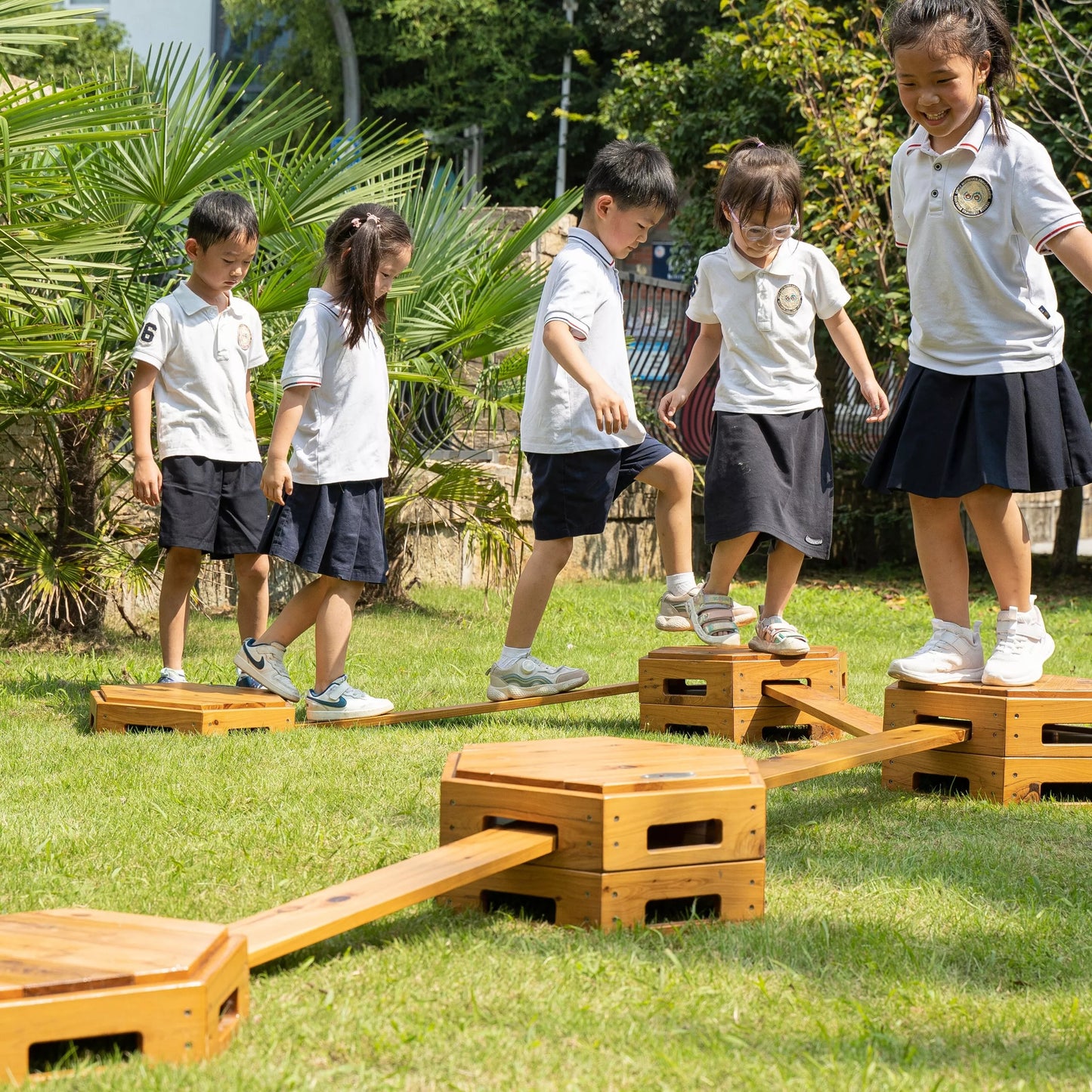 Classic World EDU „Little Acrobat“ medinis balansinis takas – modulinis, saugus ir įkvepiantis judėjimui