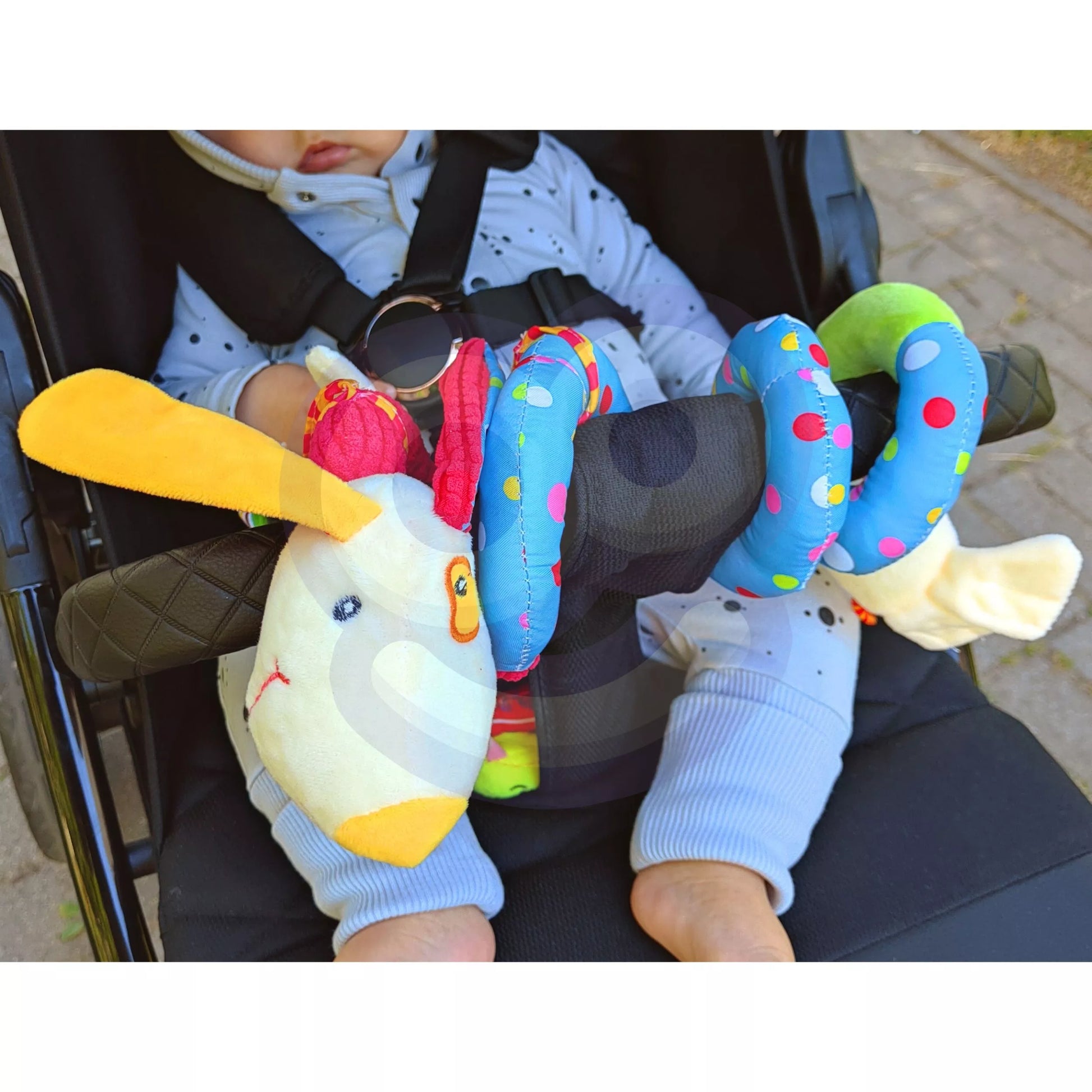 Minkštas spiralinis pakabukas, skirtas vežimėliui