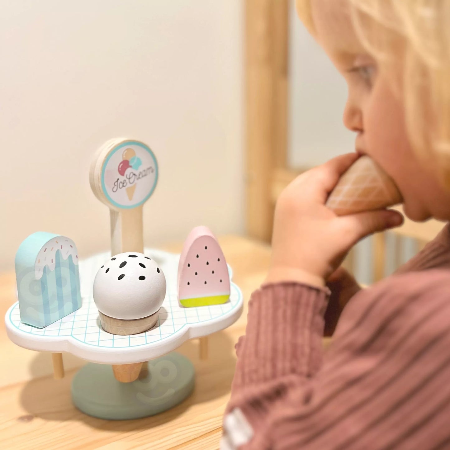 TOOKY TOYS rinkinys XL Ice Cream Parlor Mediniai ledai ant stovo