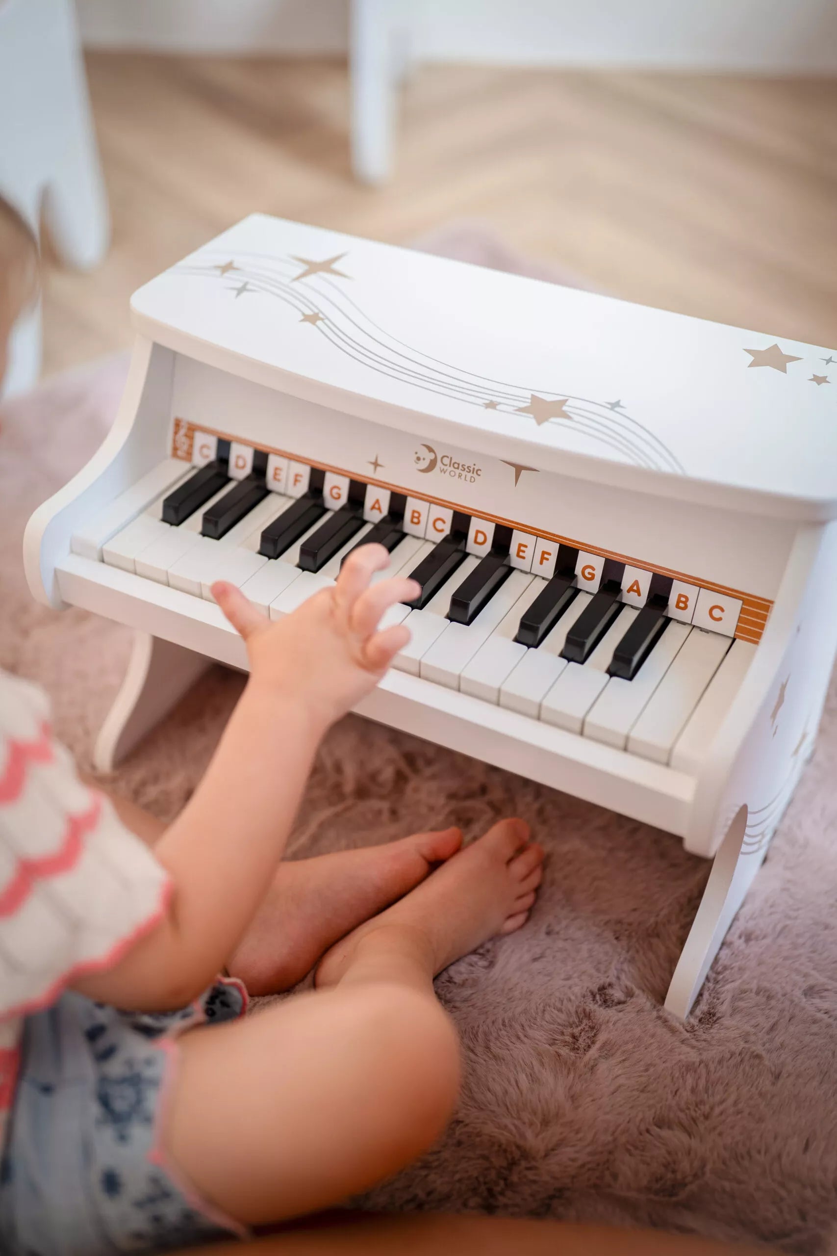 Classic World juodas medinis pianinas