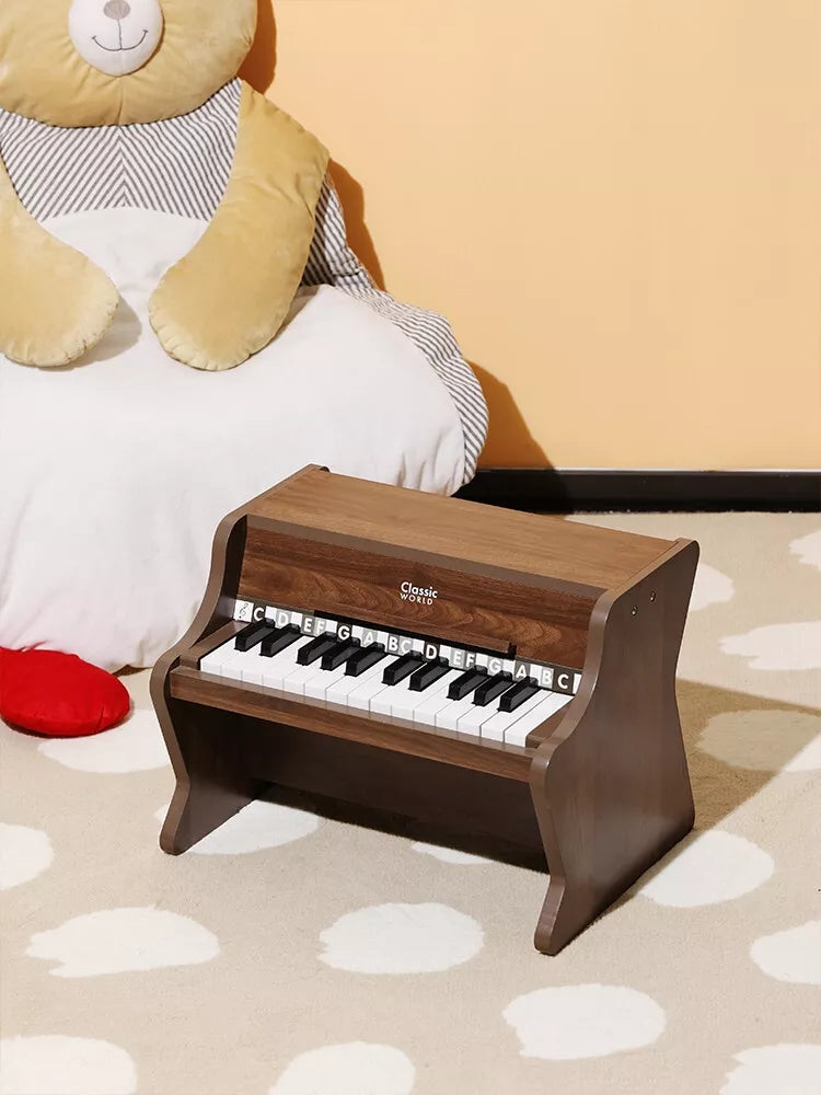 Classic World medinis pianinas vaikams – 18 klavišų muzikinė kelionė