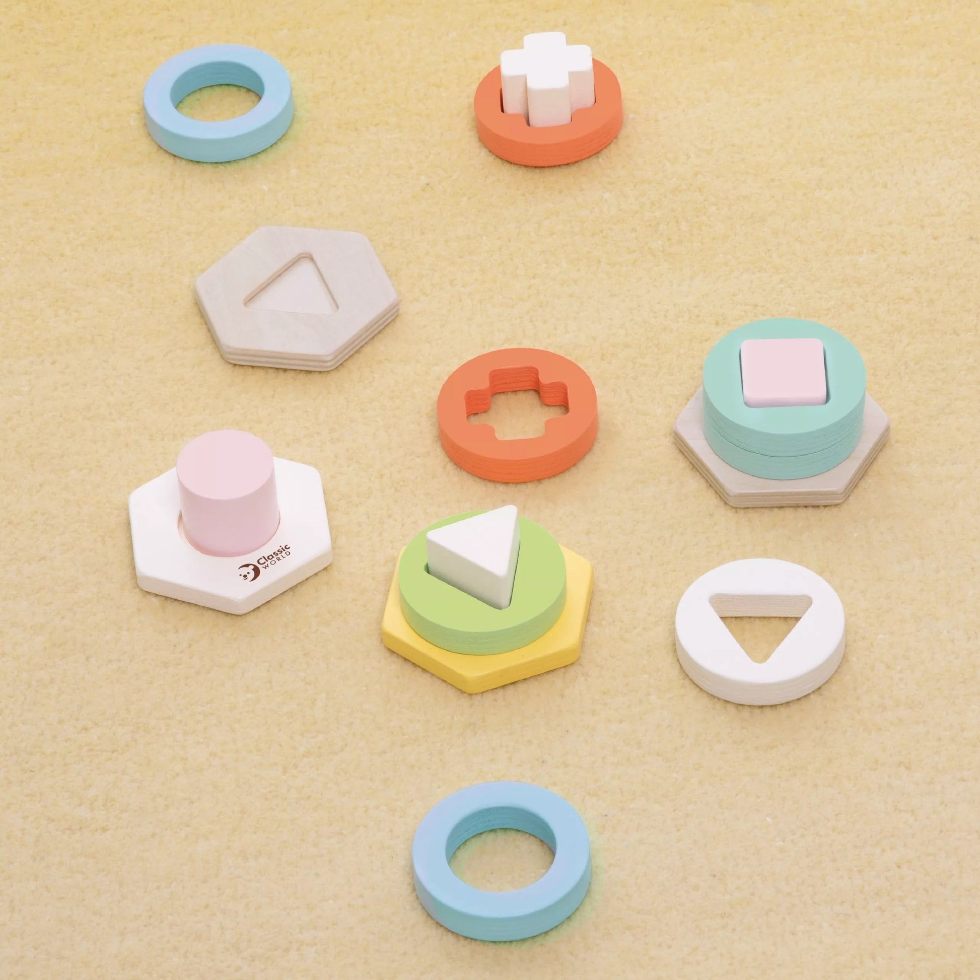 CLASSIC WORLD Montessori formų ir spalvų rūšiavimo dėlionės bokštas