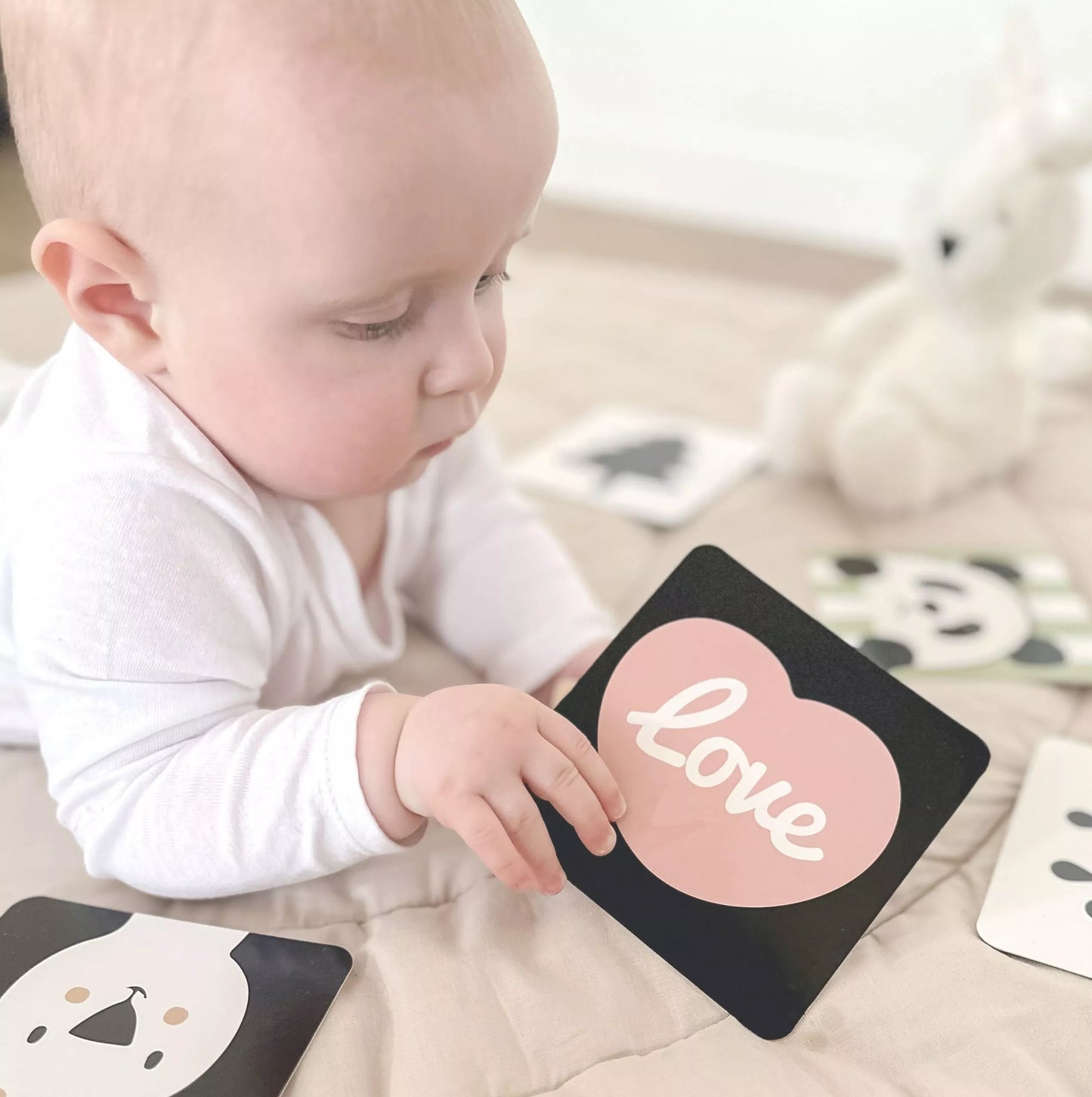 Pastelinė dėžutė kūdikiams, pirmieji žaislai nuo 0 iki 6 mėnesių