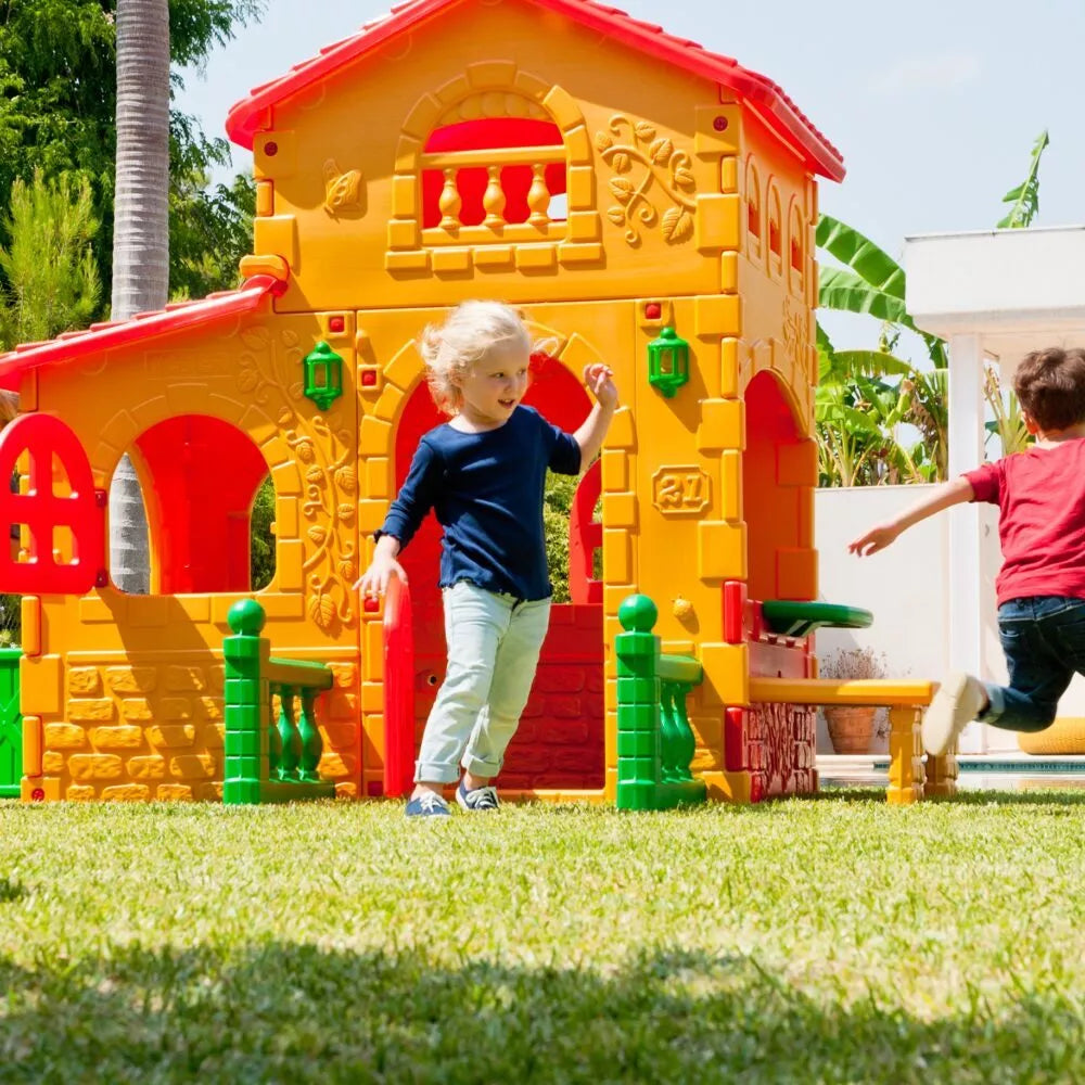 Sodo namelis su stalu ir kėdėmis – Super Vila