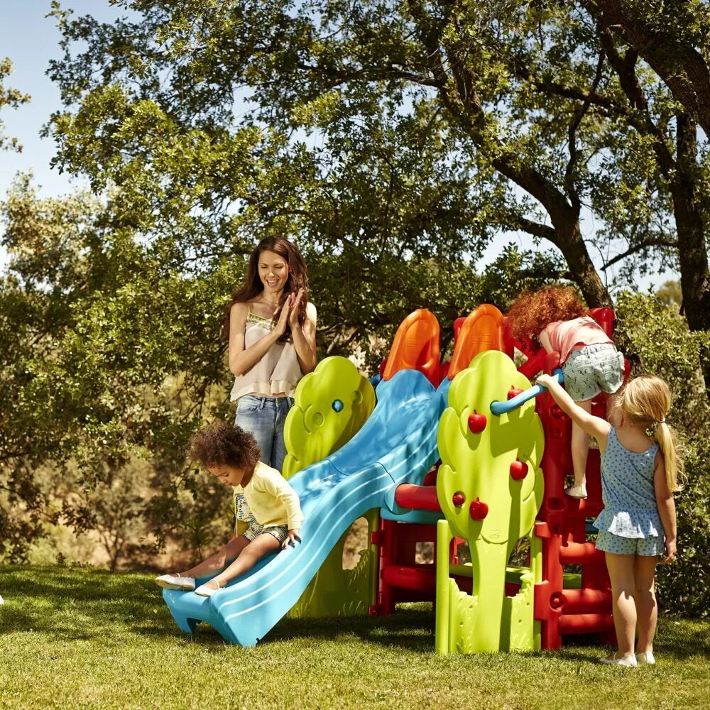 _Žaidimų aikštelė su čiuožykla ir mediniu stalu