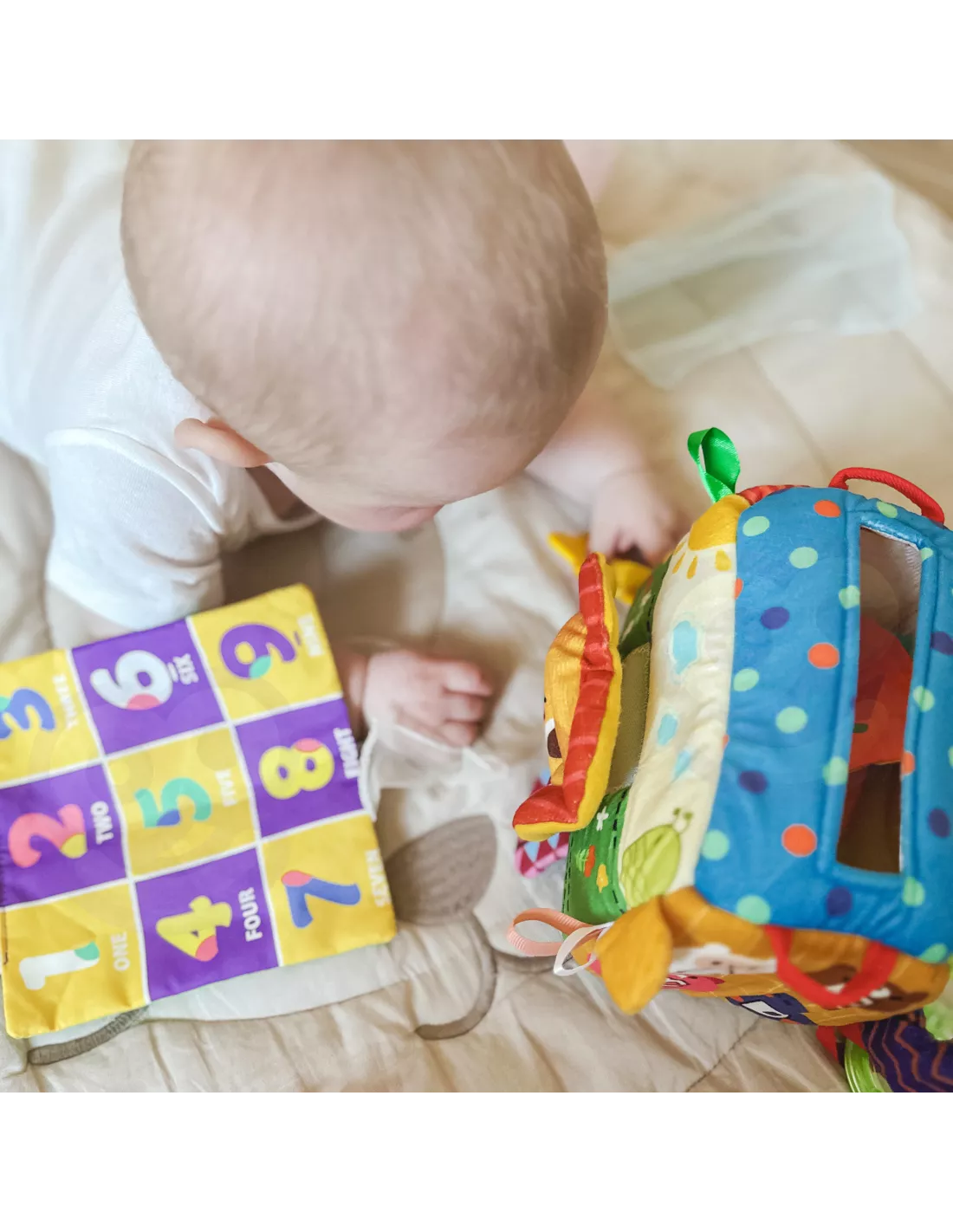 WOOPIE BABY edukacinis sensorinis žaislas „Lady Tag“ servetėlių dėžutė