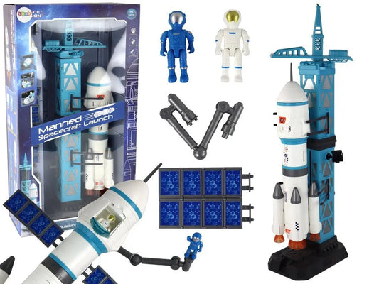Kosminė raketa su paleidimo bokštu ir astronautais