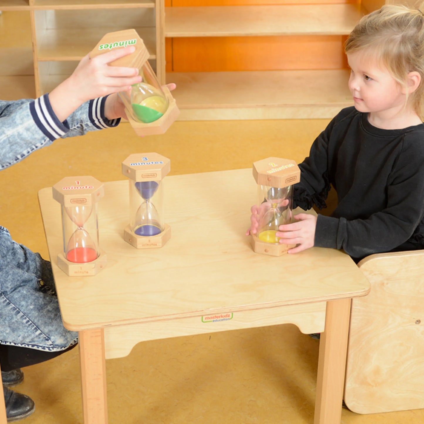 Masterkidz edukacinių smėlio laikrodžių rinkinys su stovu (1, 2, 3 ir 5 min.)