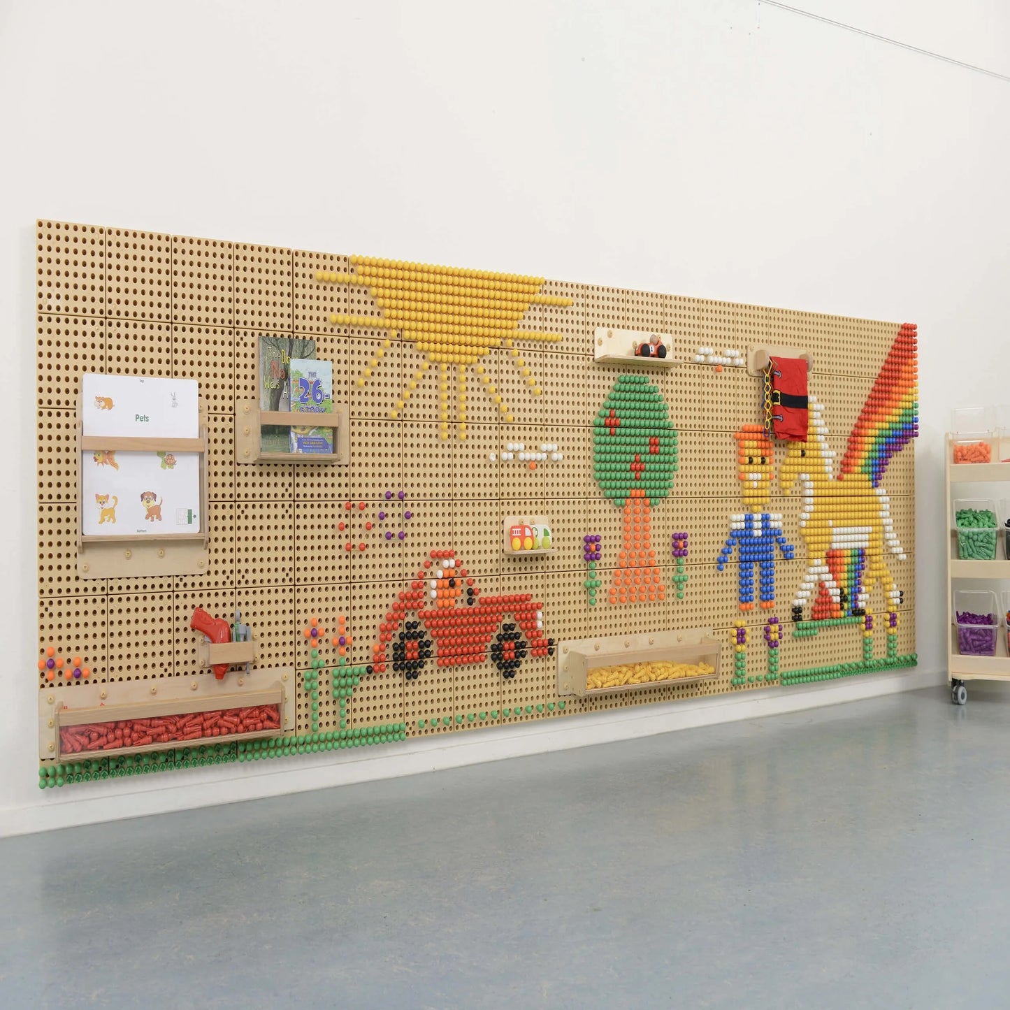 Masterkidz manipuliacinė STEM sieninė lenta (80 × 120 cm) + montavimo panelis