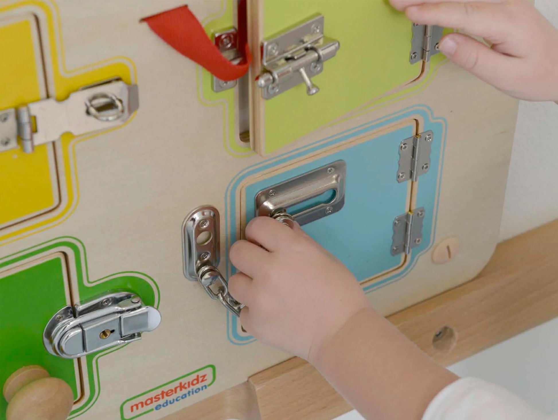 Masterkidz medinė edukacinė lenta „Užraktų atidarymas ir uždarymas“