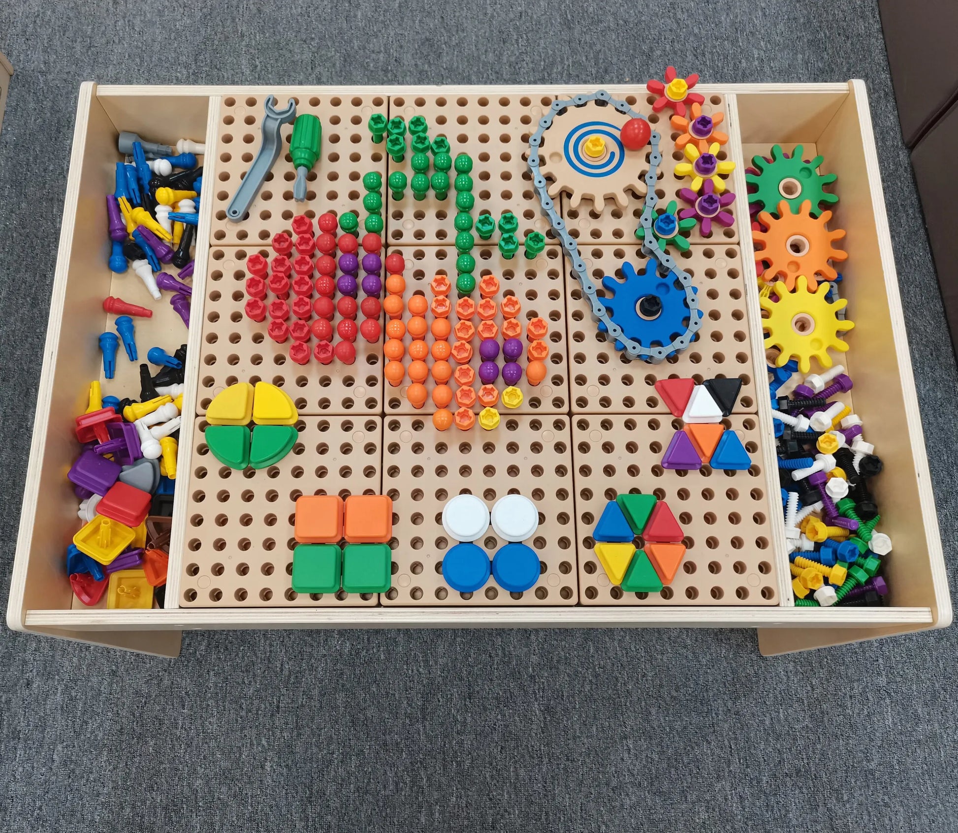 MASTERKIDZ medinis edukacinis stalas + STEM sienos priedai