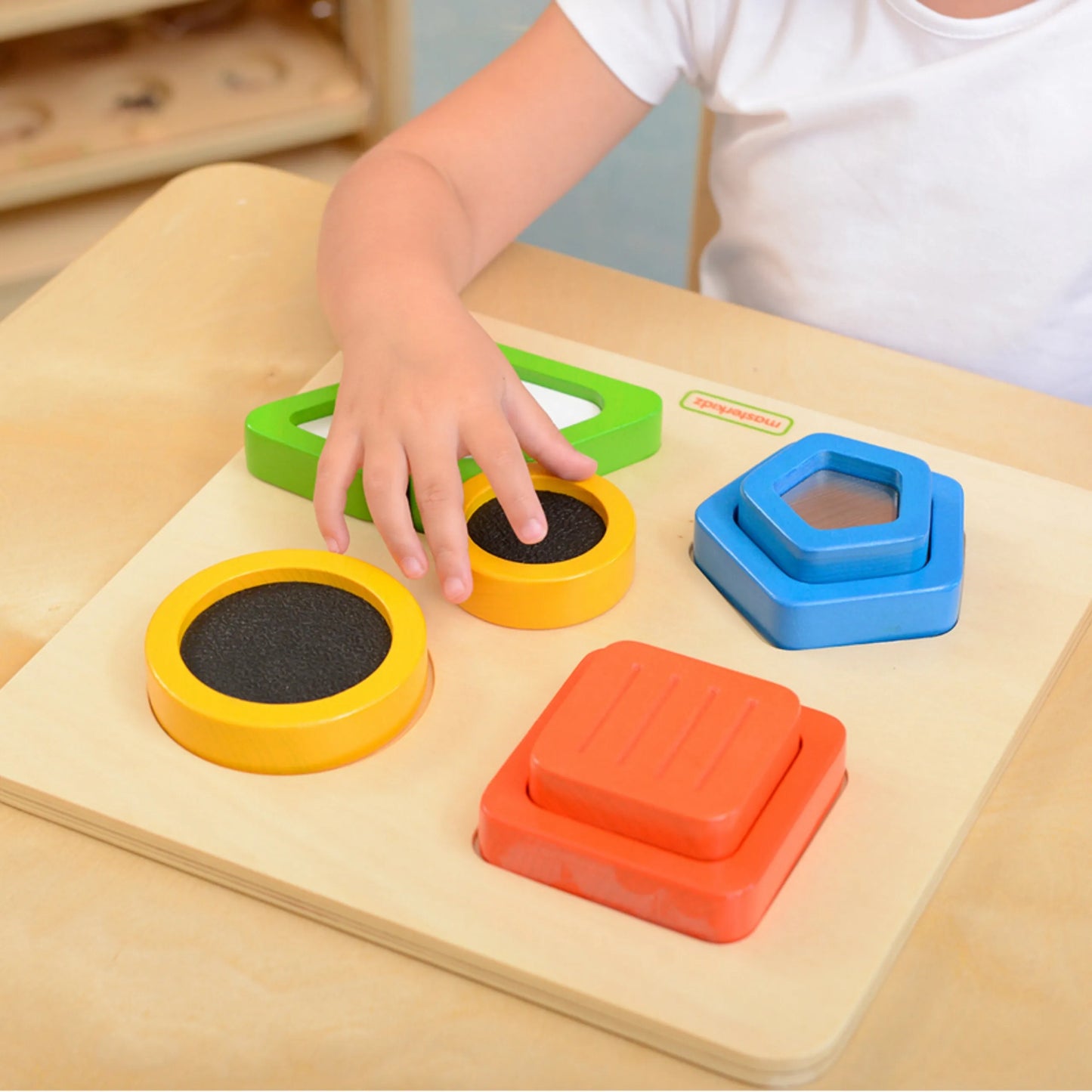 Masterkidz medinis sensorinis rūšiuoklis „Formos, spalvos ir faktūros“