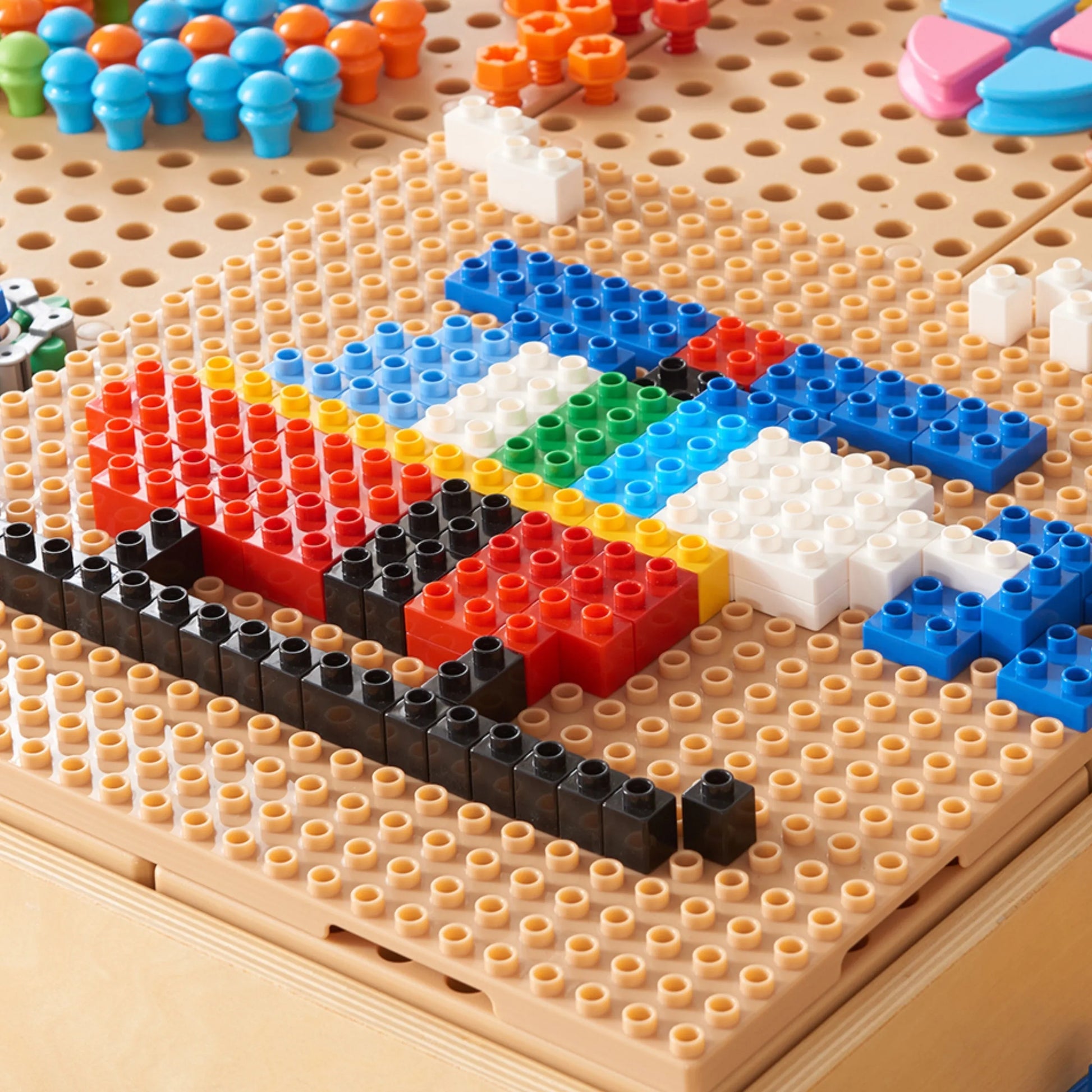 Masterkidz STEM bazinės plokštės su 135 kaladėlėmis