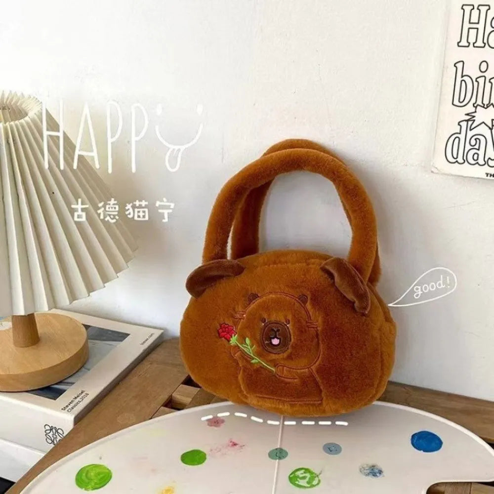 Pliušinė kapibaros rankinė su rože 20 cm