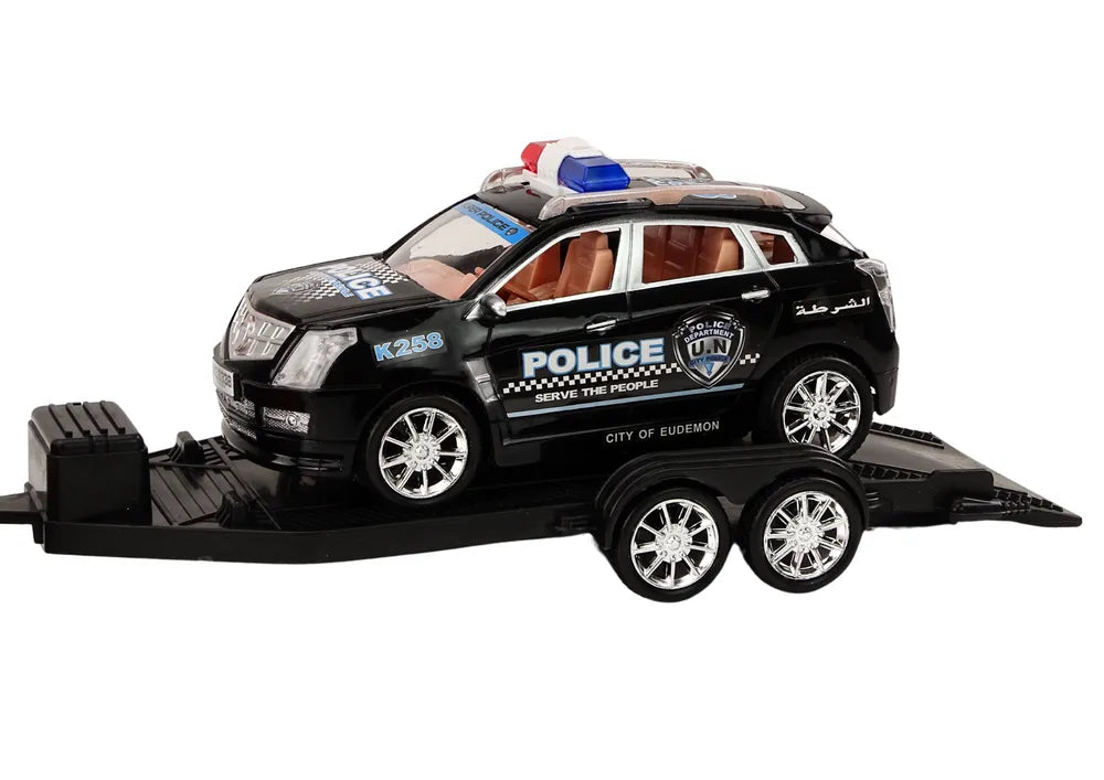 Policijos pikapas su tralu ir visureigiu