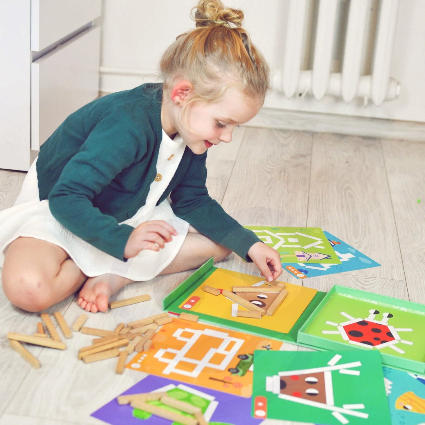 Tooky Toy magnetinė loginė dėlionė – 49 dalių kūrybinė žaidimo knygelė