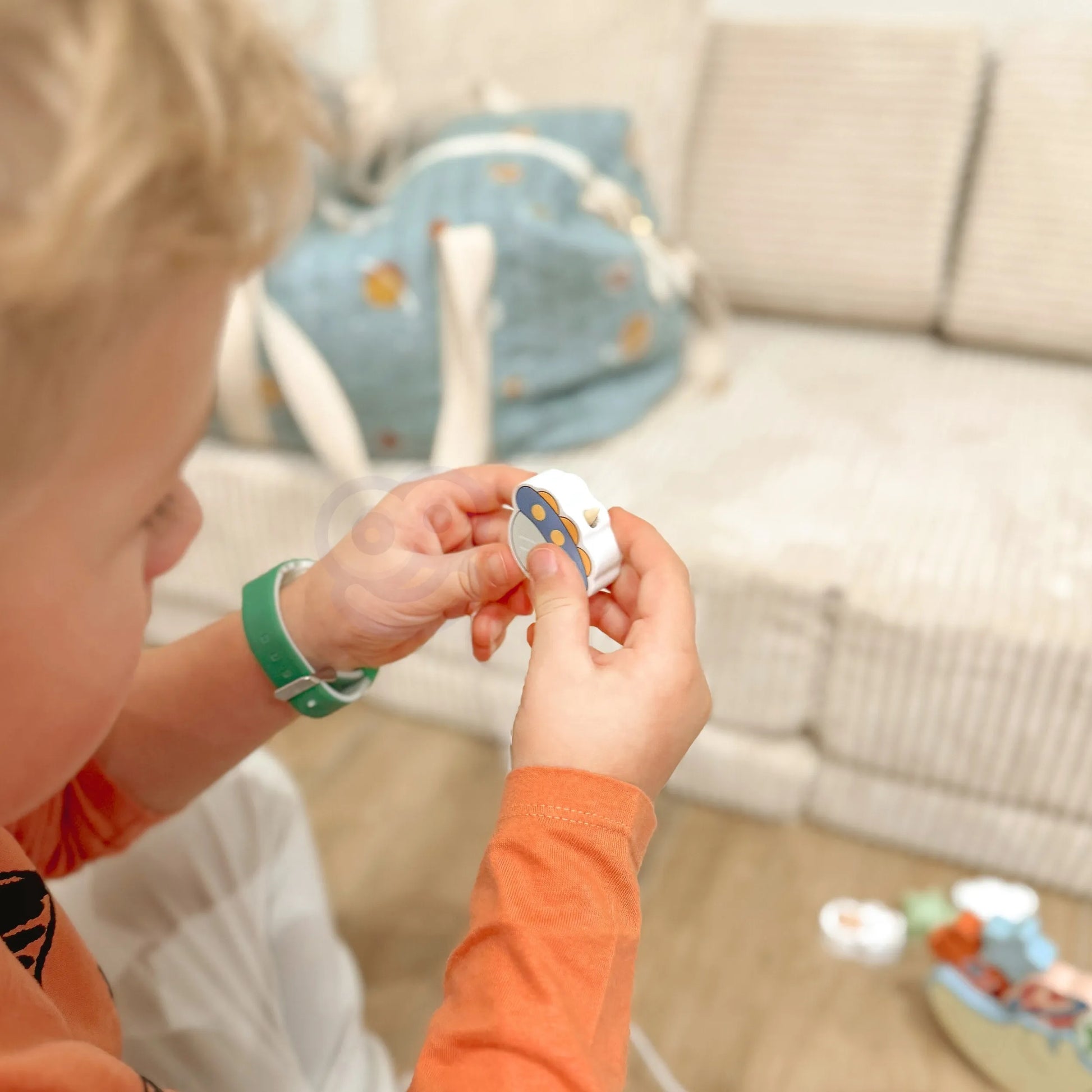 Tooky Toy medinė balansinė ir vėrimo dėlionė „Miegantis mėnulis“ – 12 el.